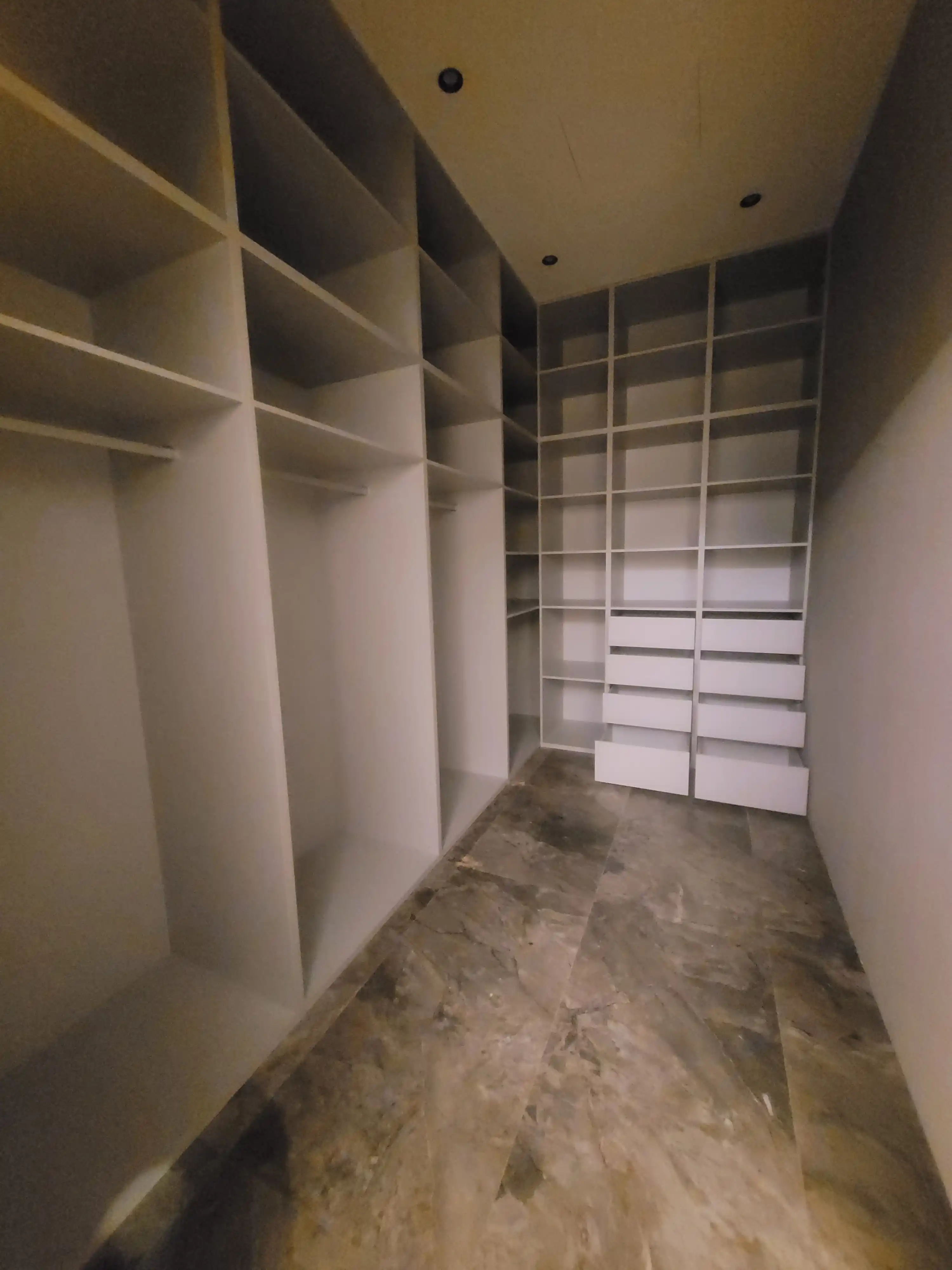 Обширный шкаф в Зеленогорске