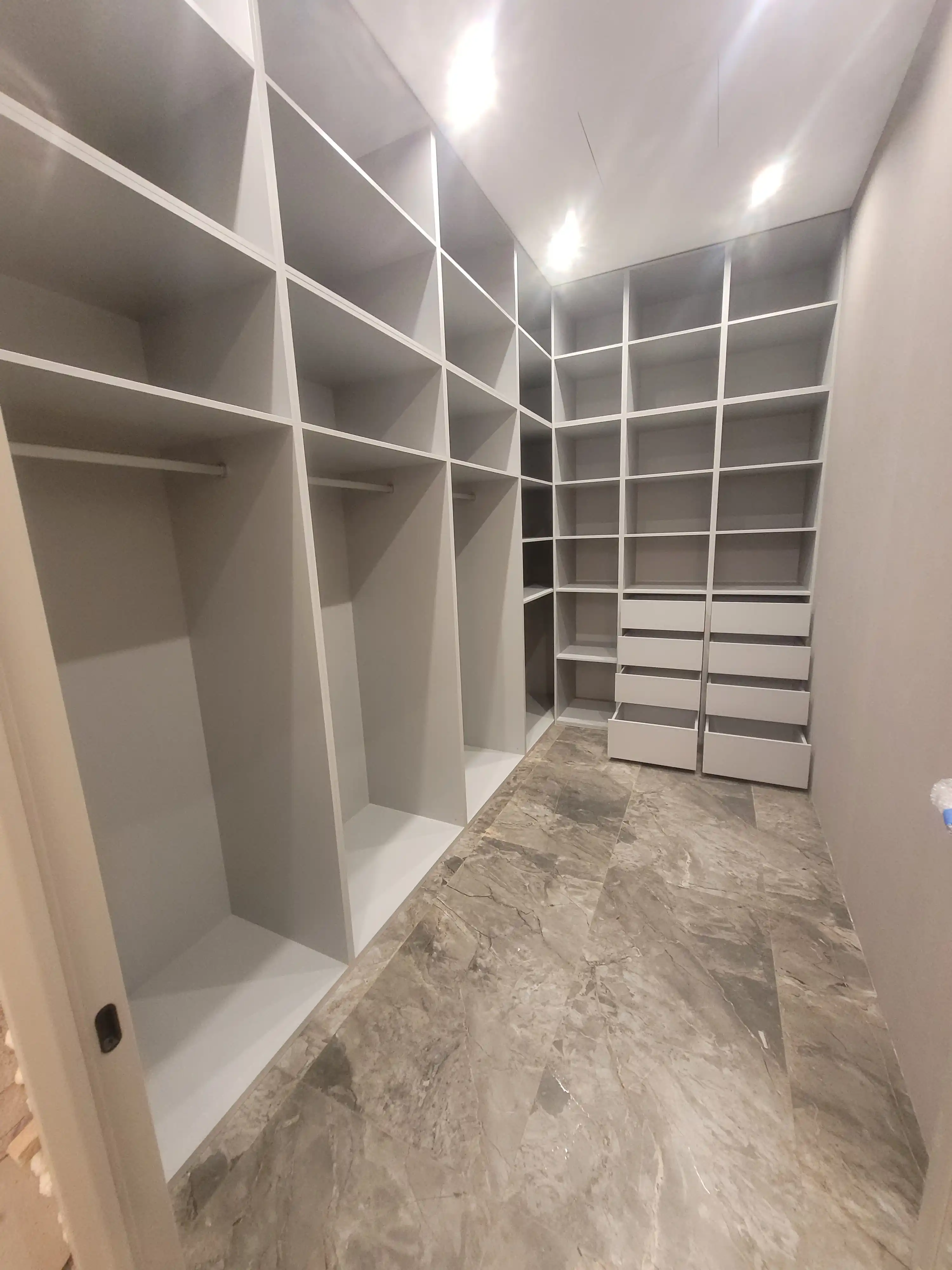 Обширный шкаф в Зеленогорске