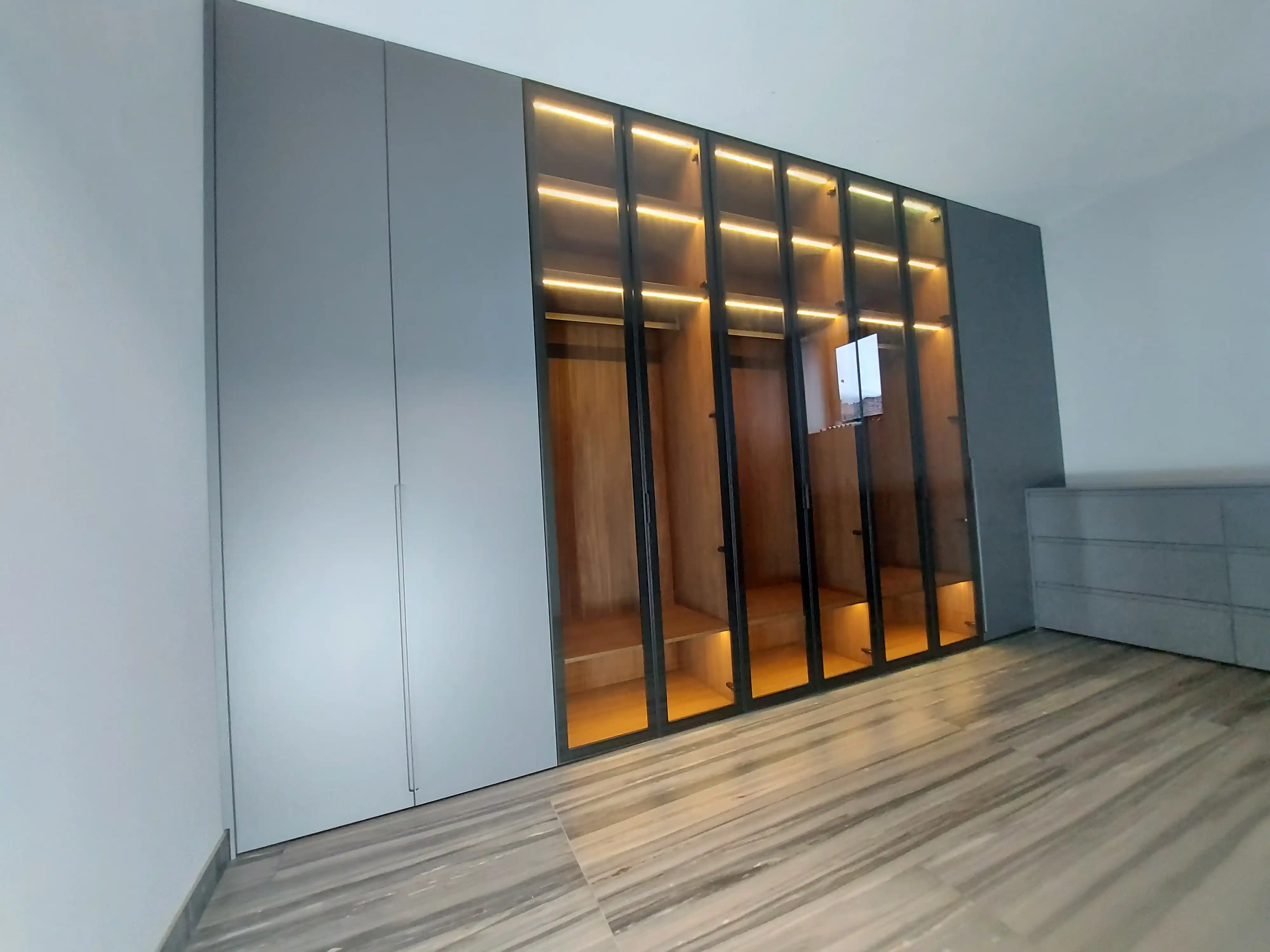 Великолепные , минималистичные гардеробы , город Зеленогорск