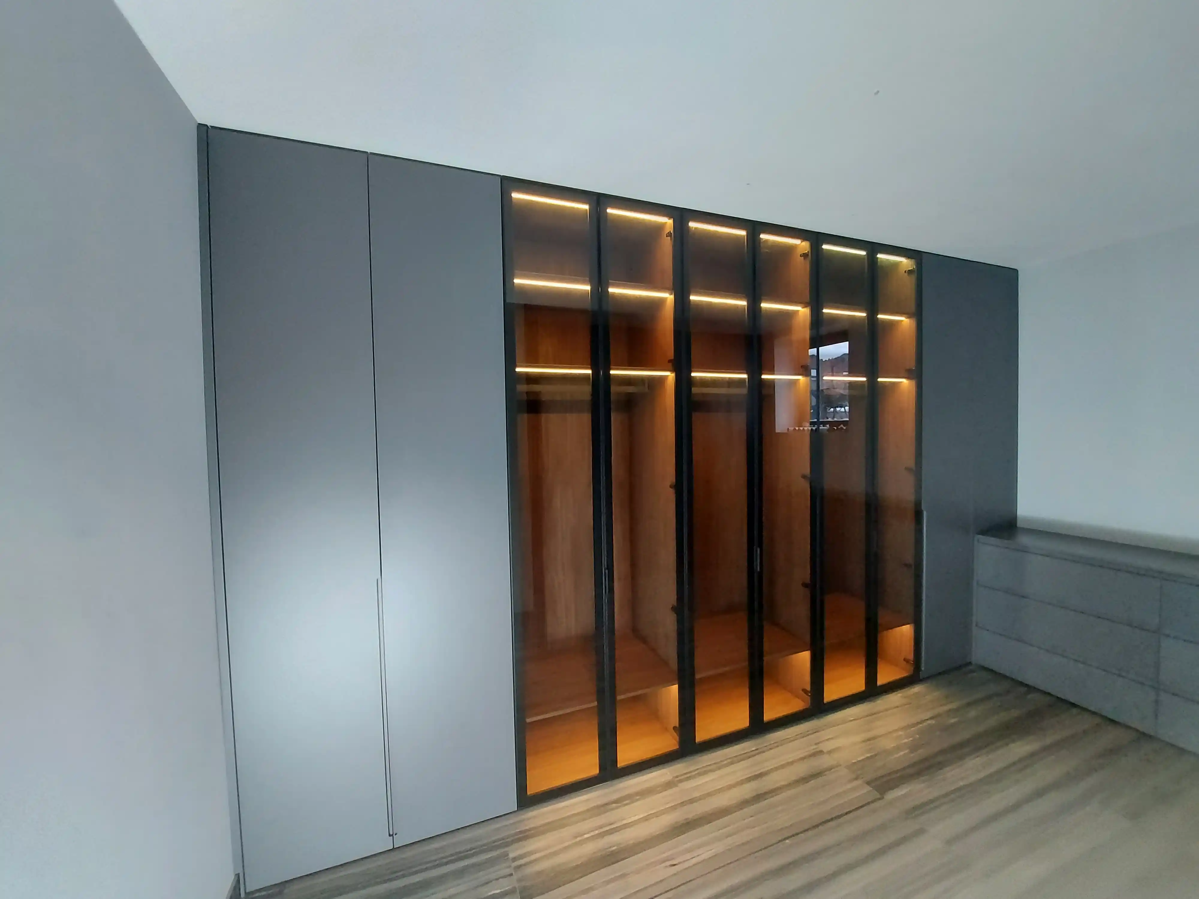 Великолепные , минималистичные гардеробы , город Зеленогорск