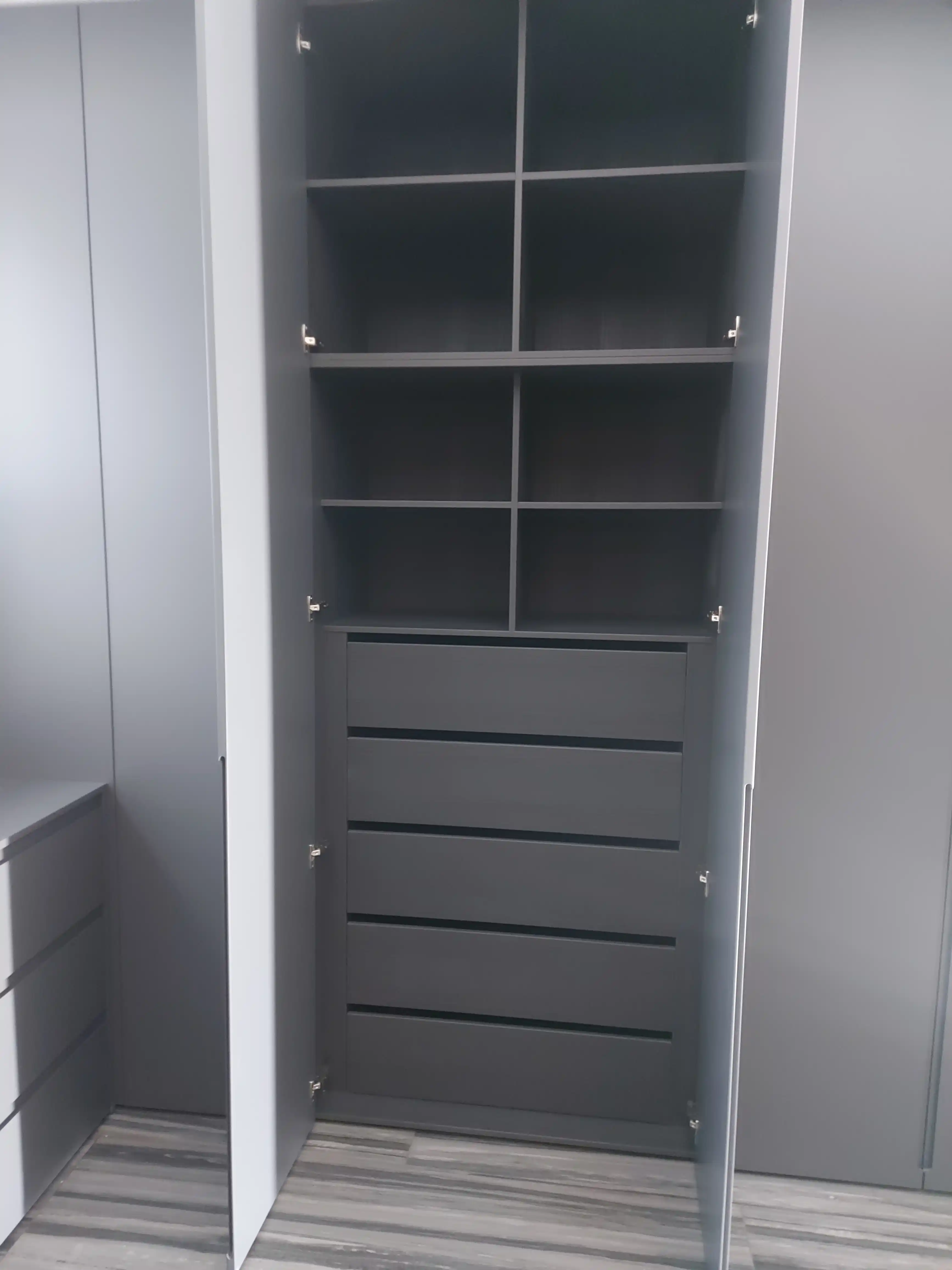 Великолепные , минималистичные гардеробы , город Зеленогорск