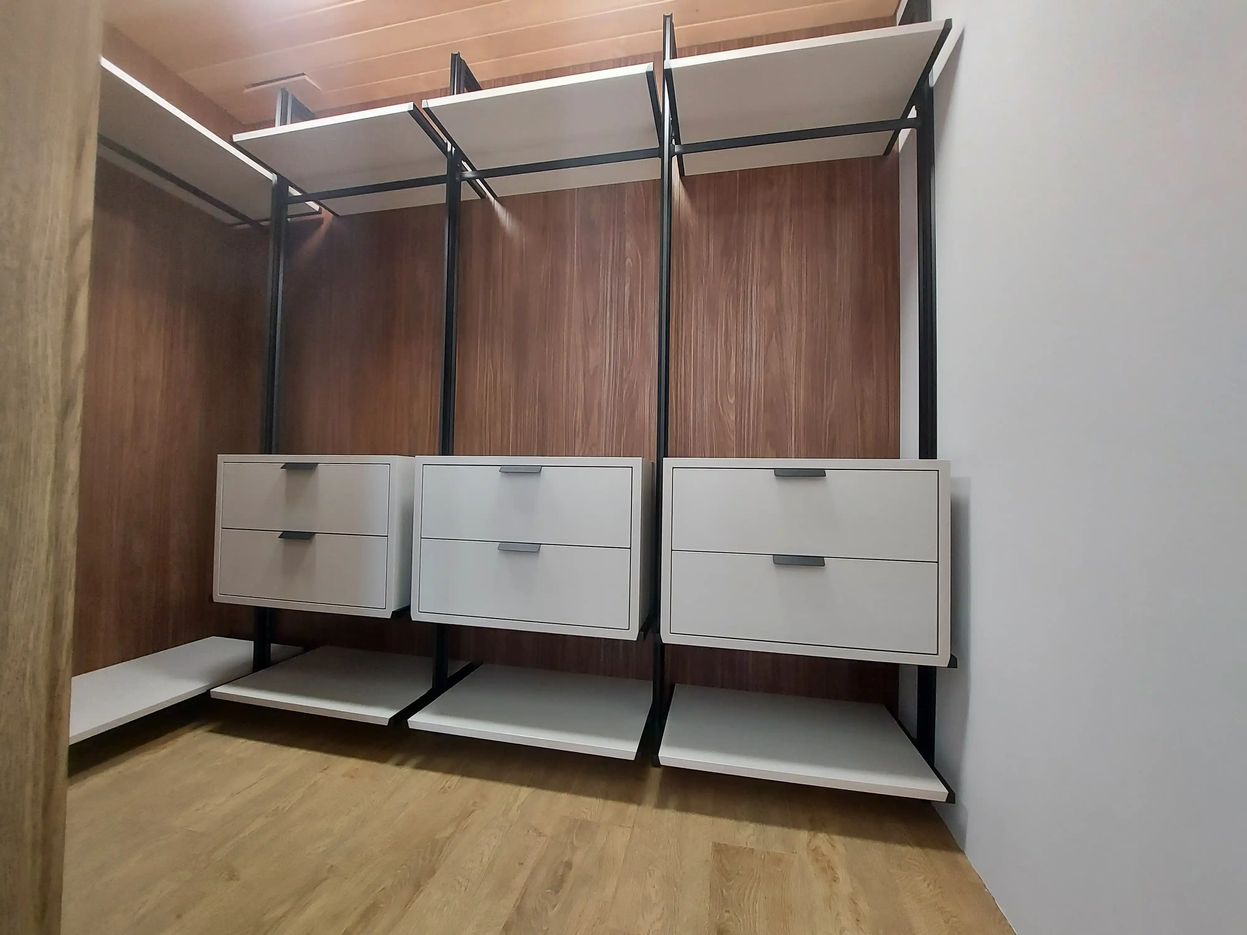 Великолепные , минималистичные гардеробы , город Зеленогорск