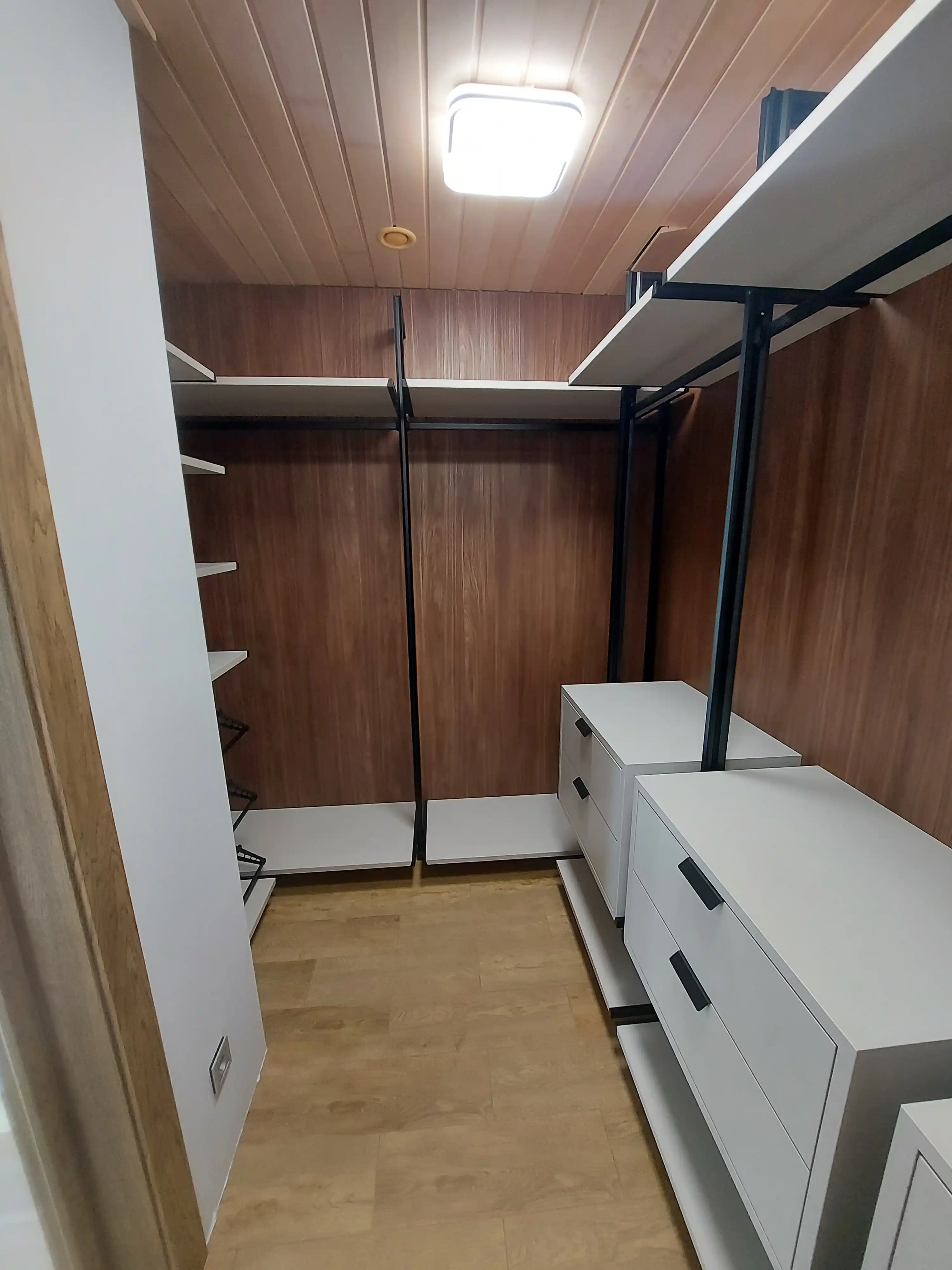 Великолепные , минималистичные гардеробы , город Зеленогорск