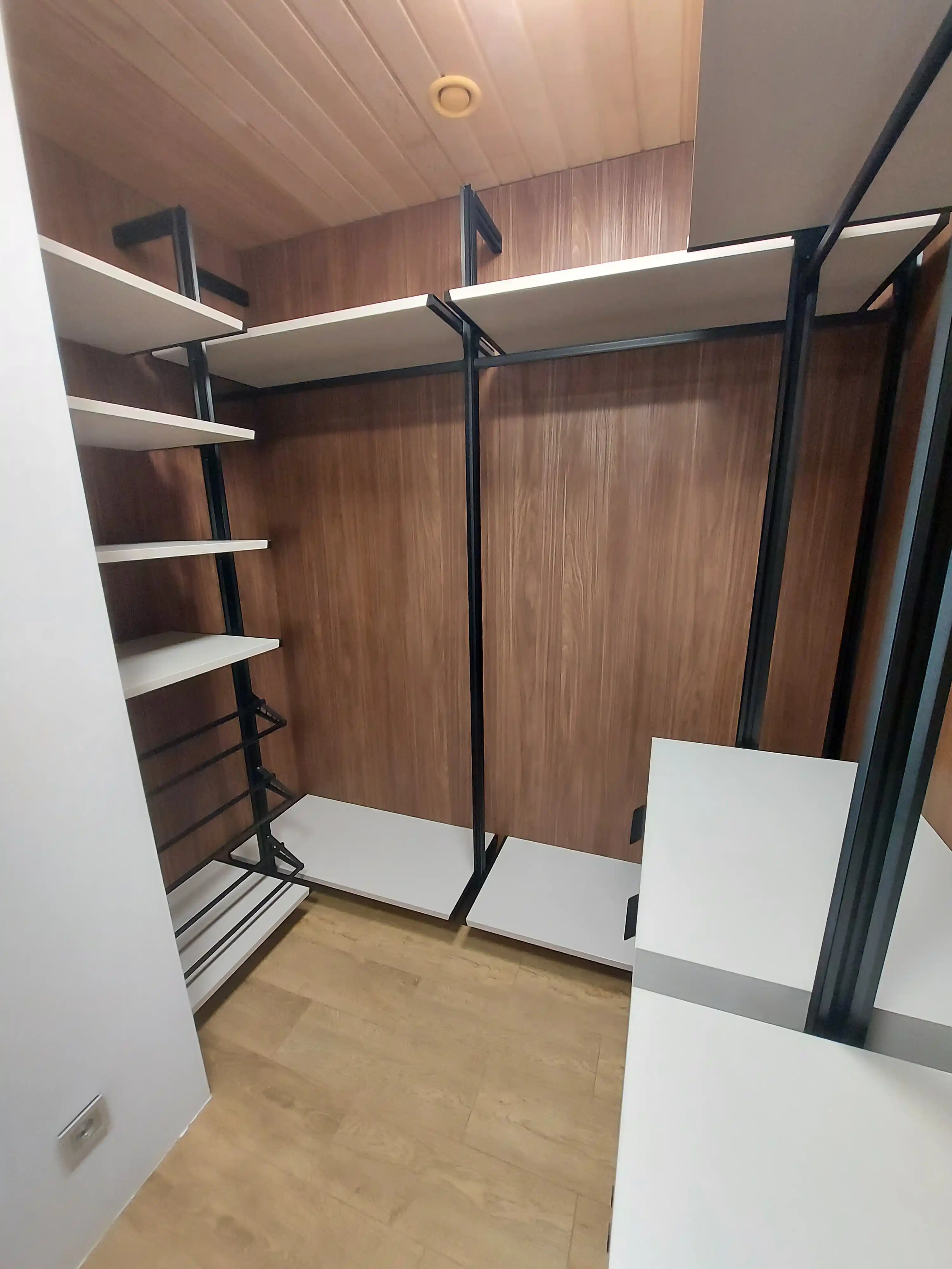 Великолепные , минималистичные гардеробы , город Зеленогорск