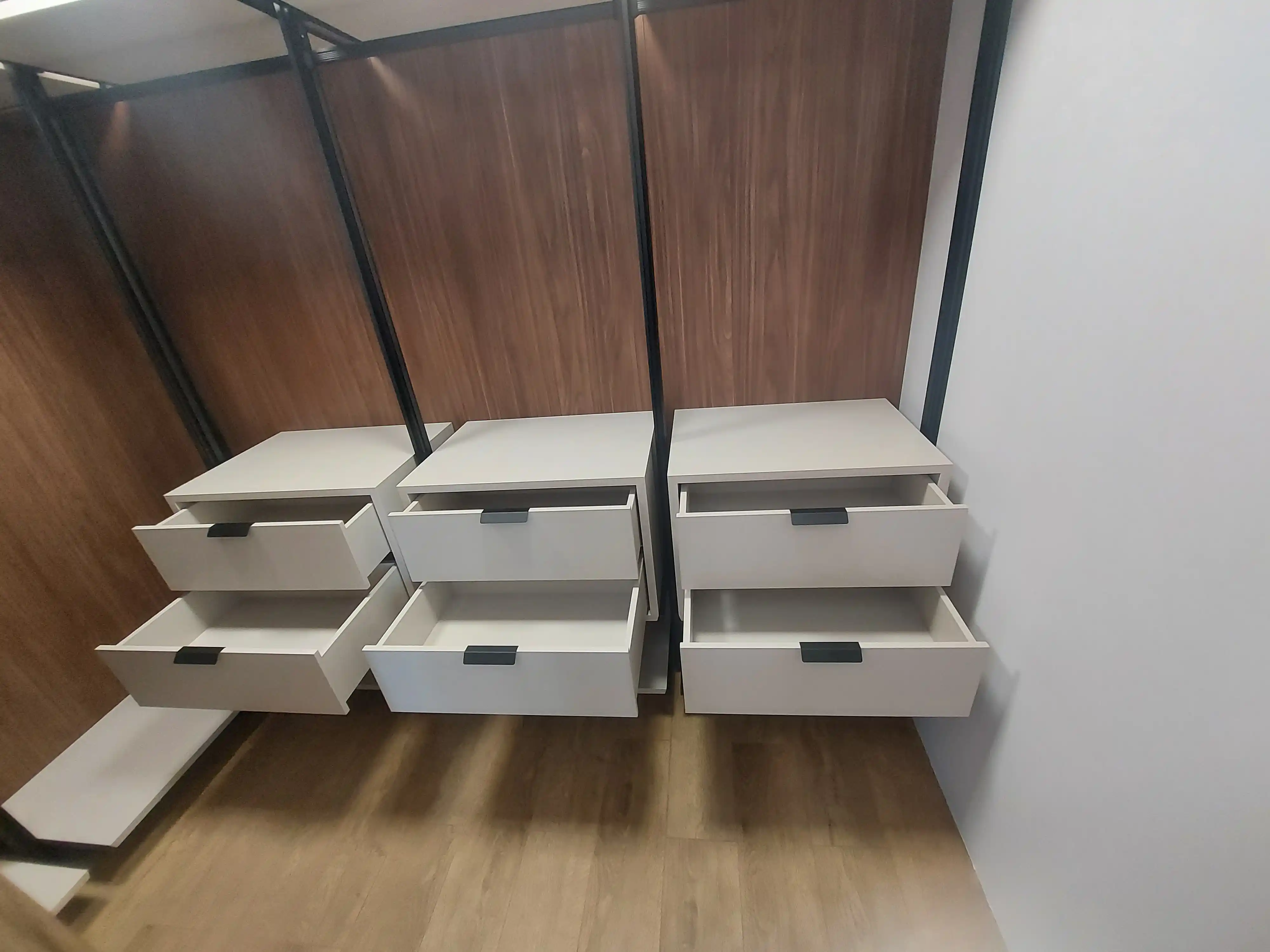 Великолепные , минималистичные гардеробы , город Зеленогорск