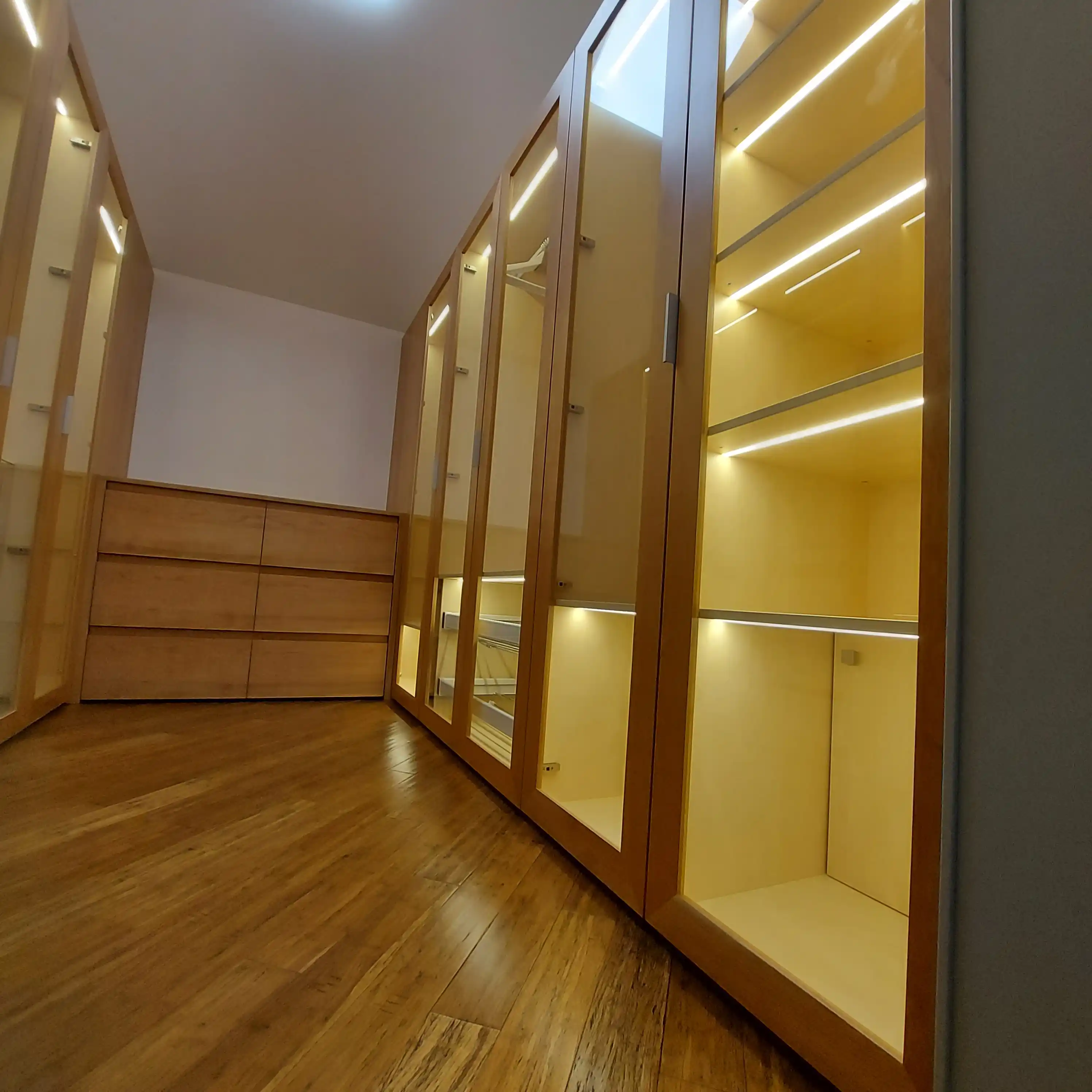 Великолепные , минималистичные гардеробы , город Зеленогорск