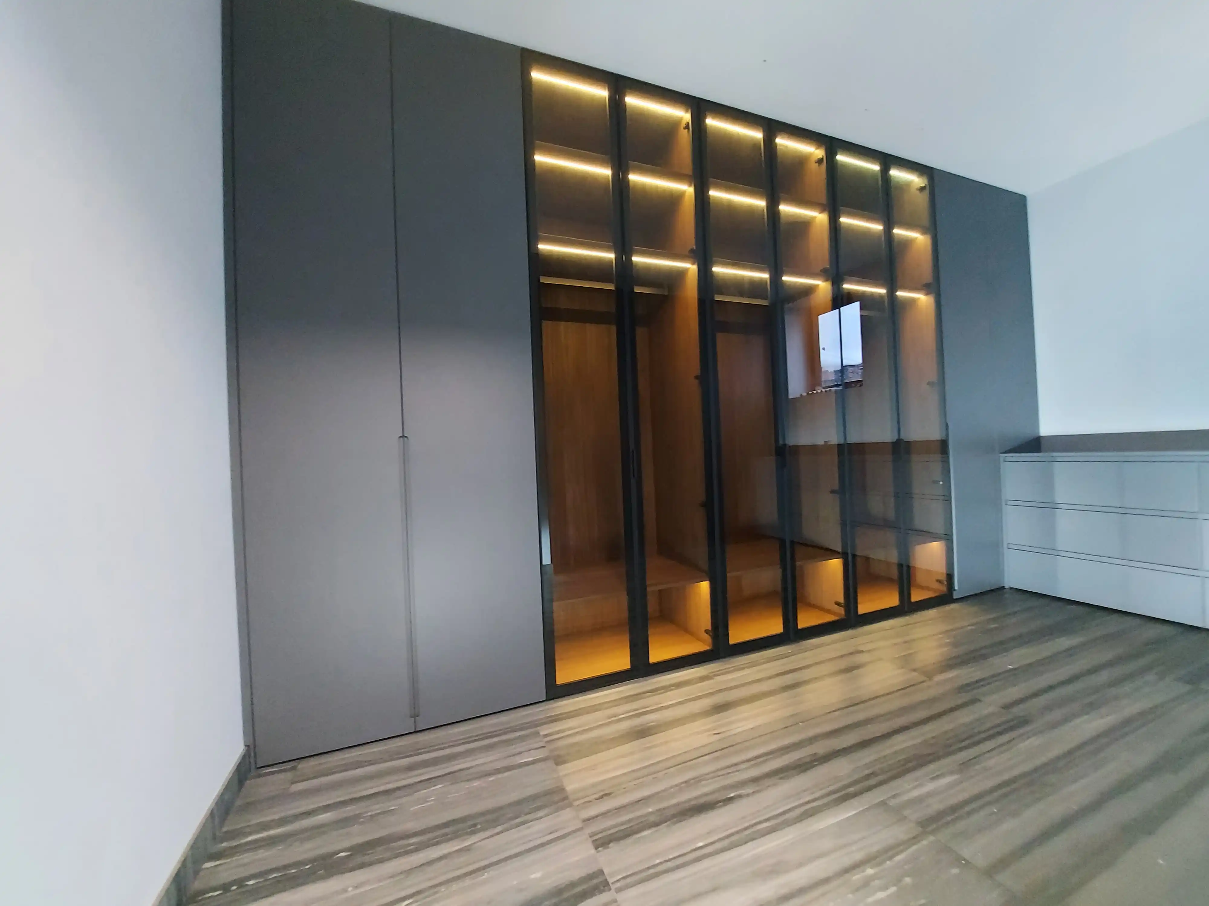 Великолепные , минималистичные гардеробы , город Зеленогорск