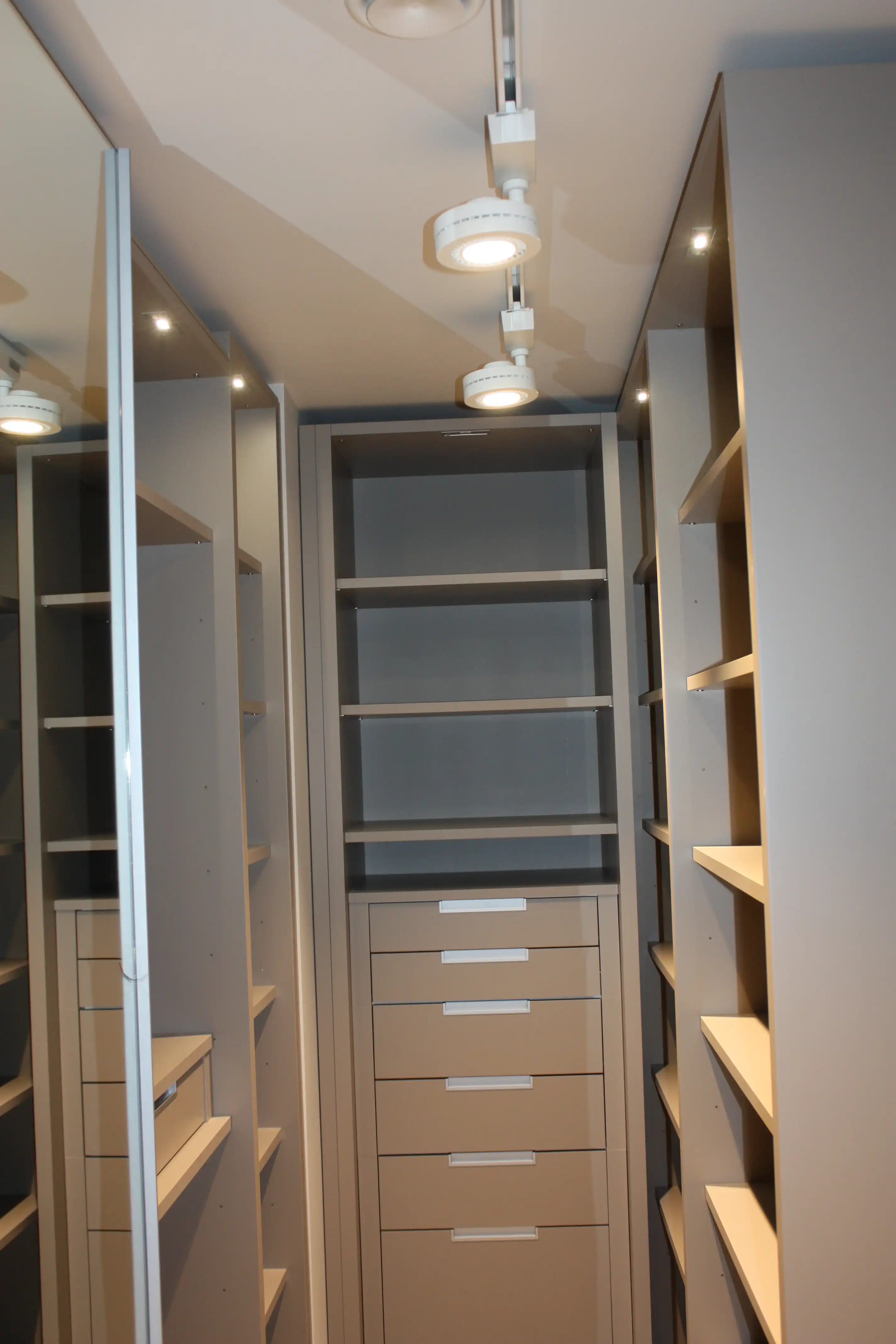 Мебель дома в Москве