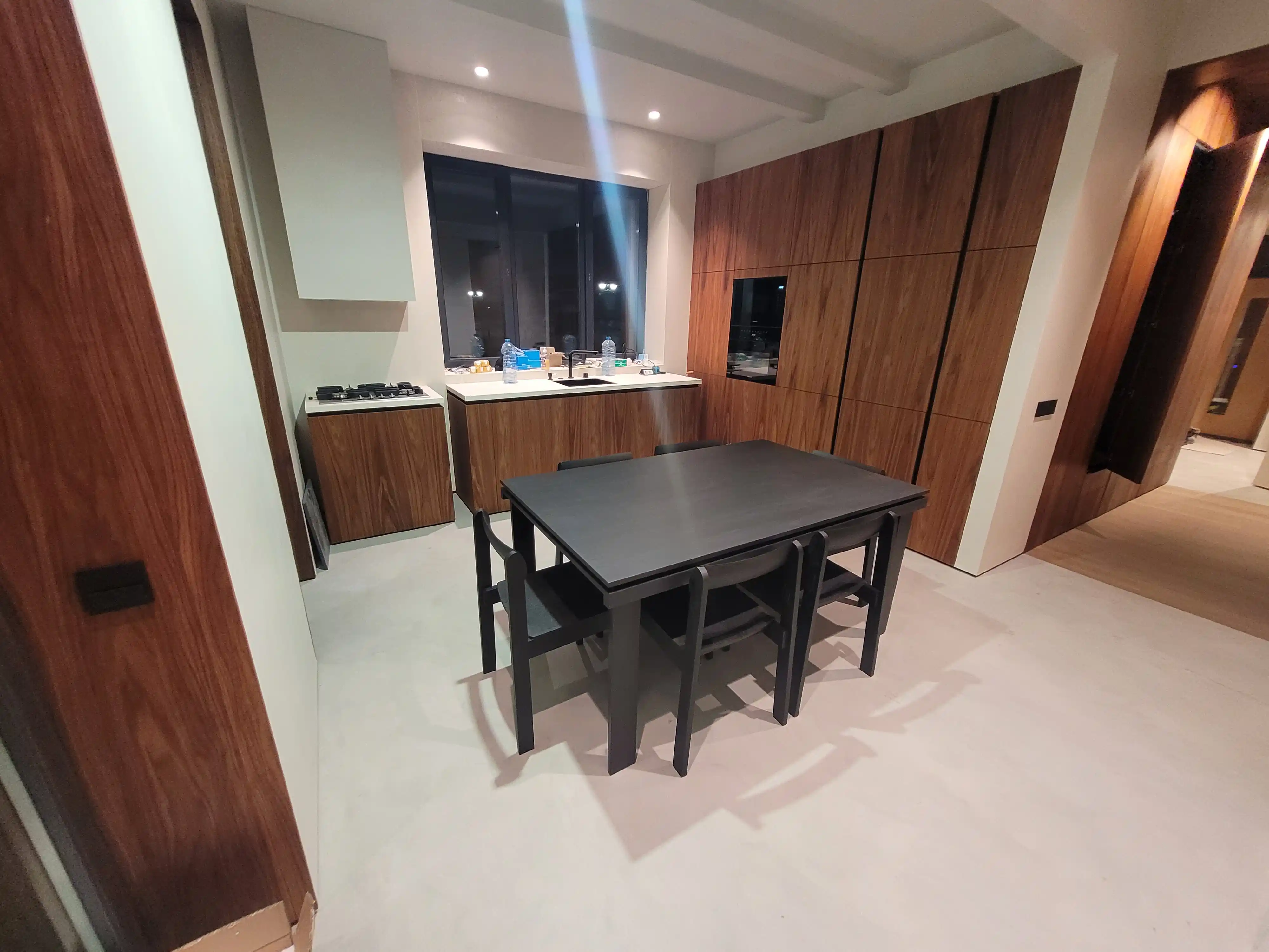 Притязательные обширные виды интерьера на объекте в Москве