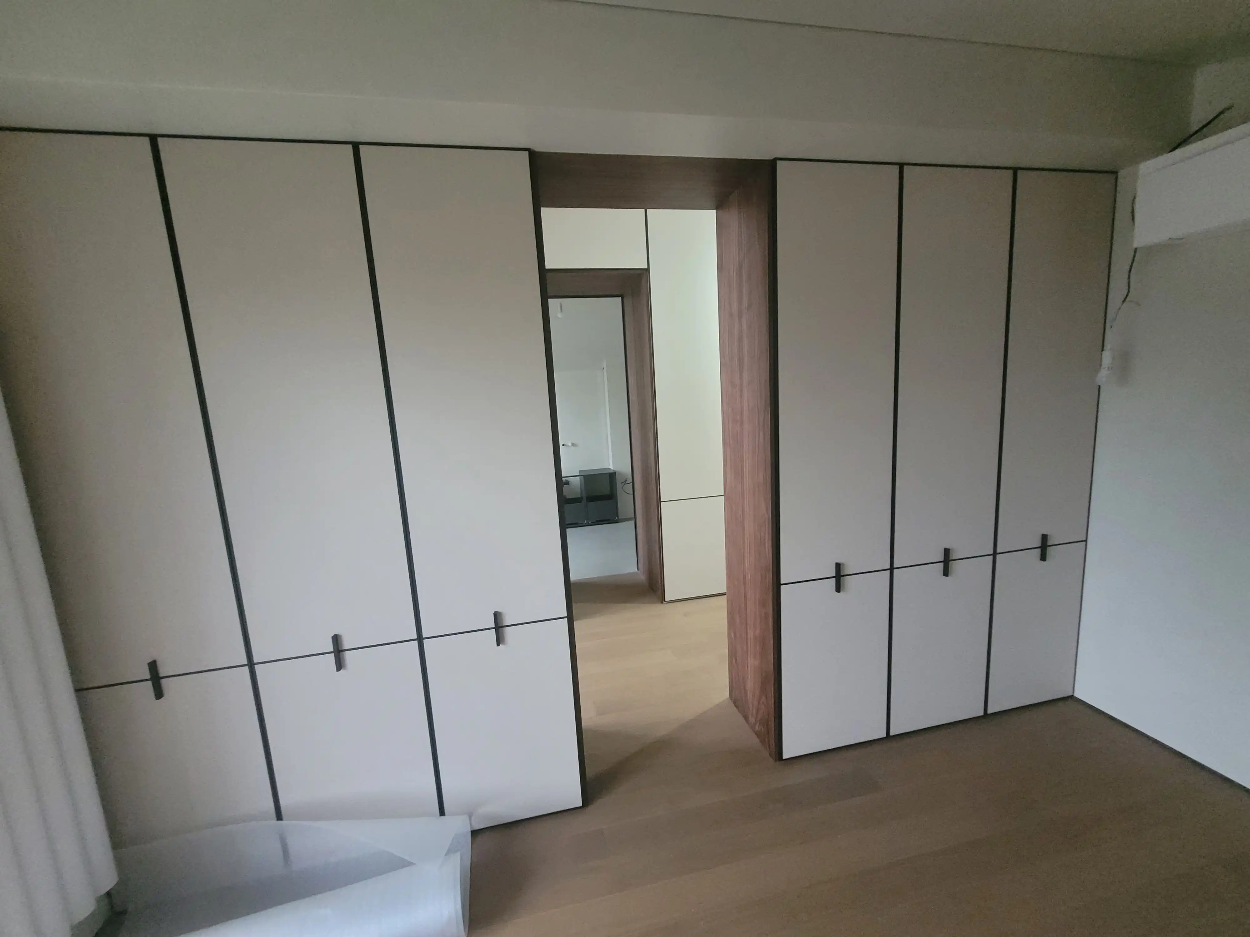 Притязательные обширные виды интерьера на объекте в Москве