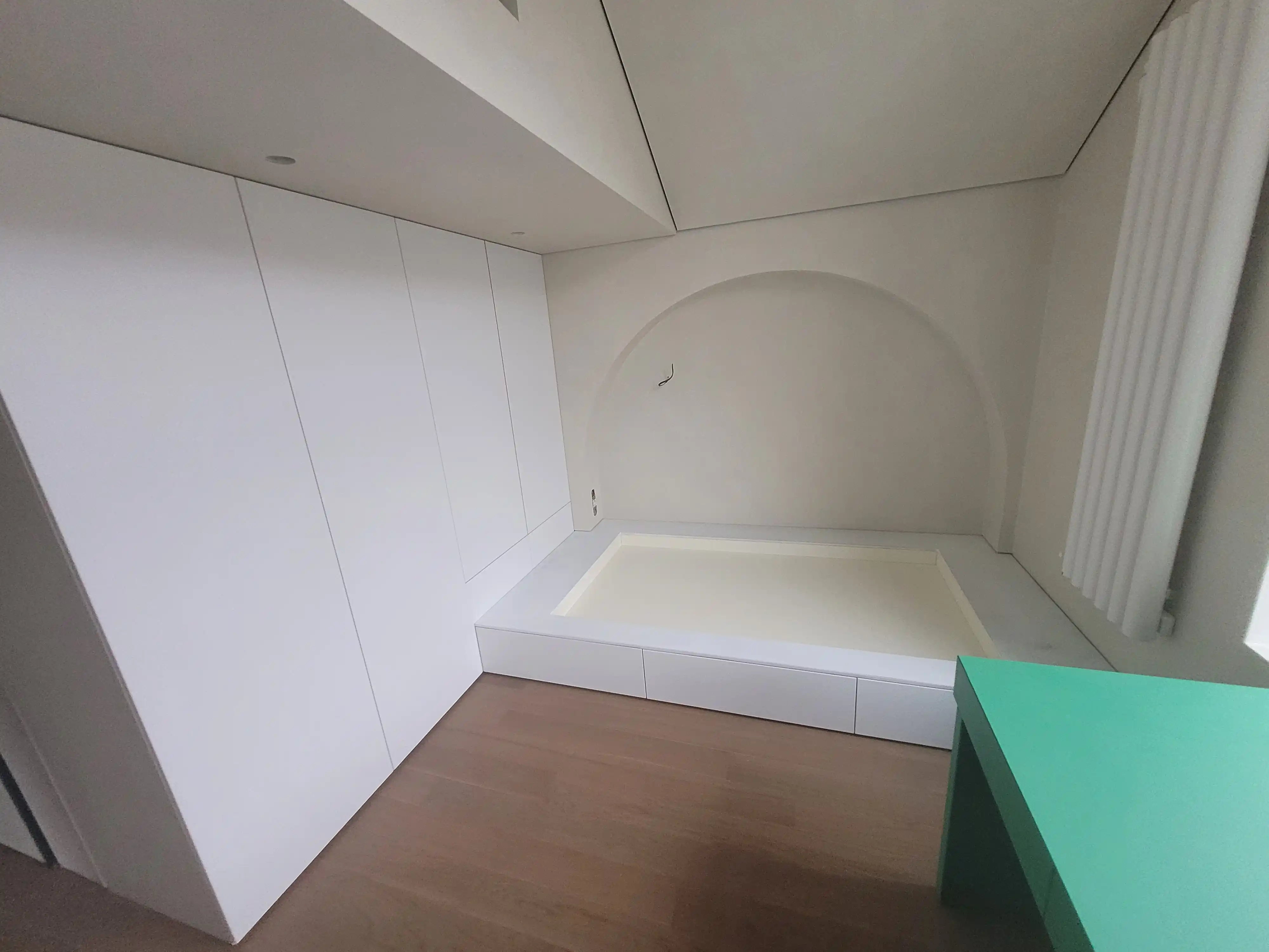 Притязательные обширные виды интерьера на объекте в Москве