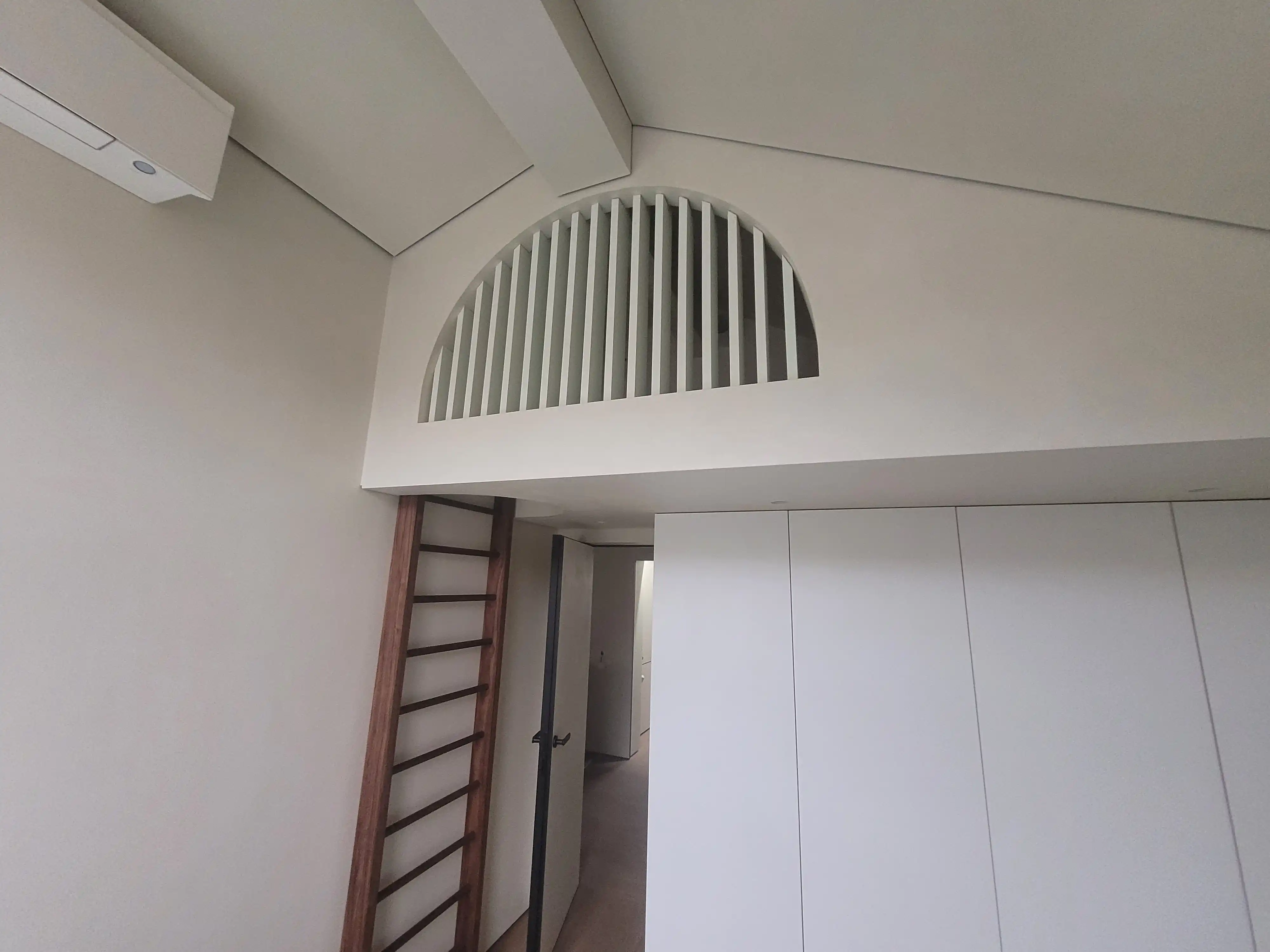 Притязательные обширные виды интерьера на объекте в Москве