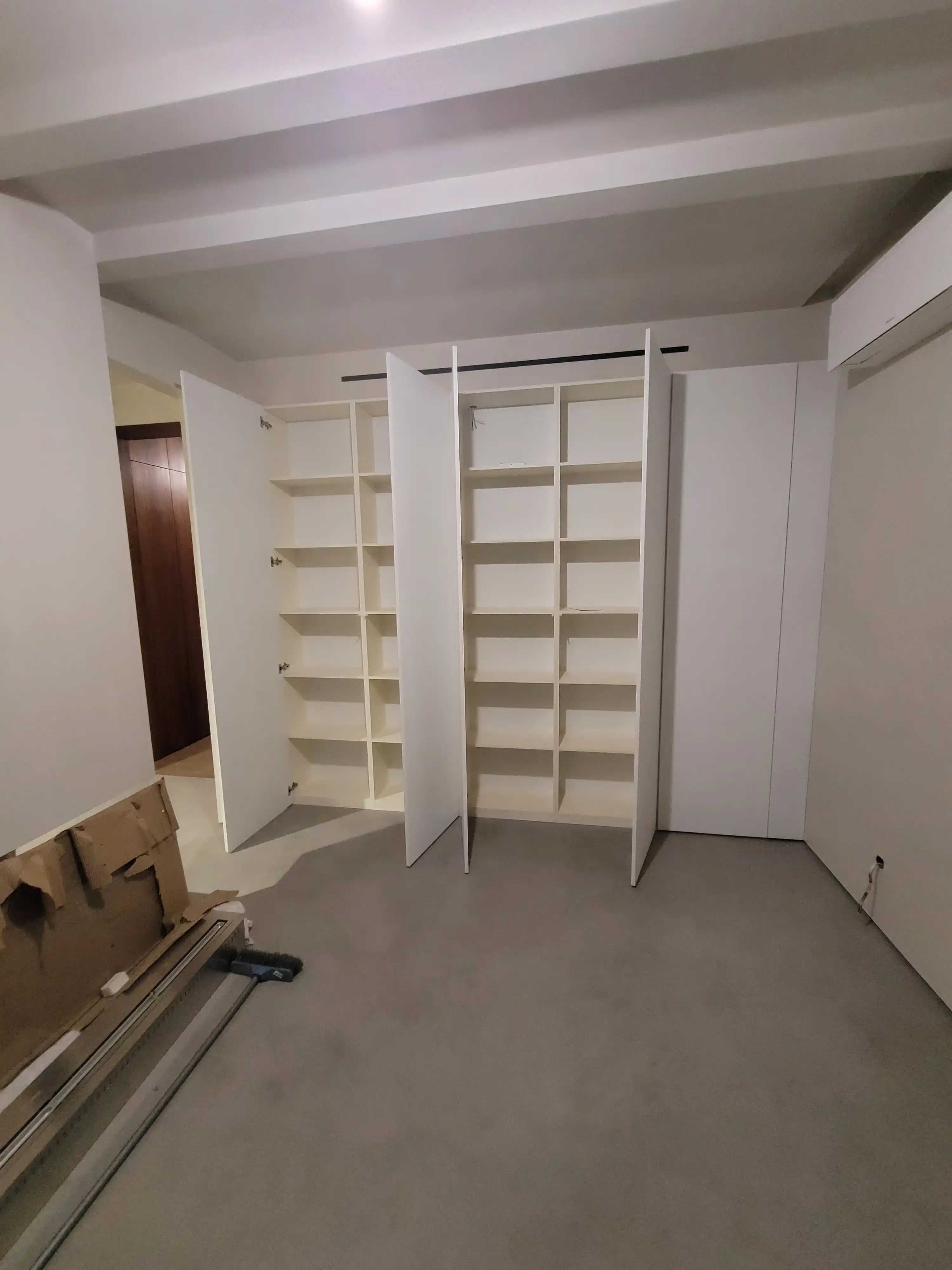 Притязательные обширные виды интерьера на объекте в Москве