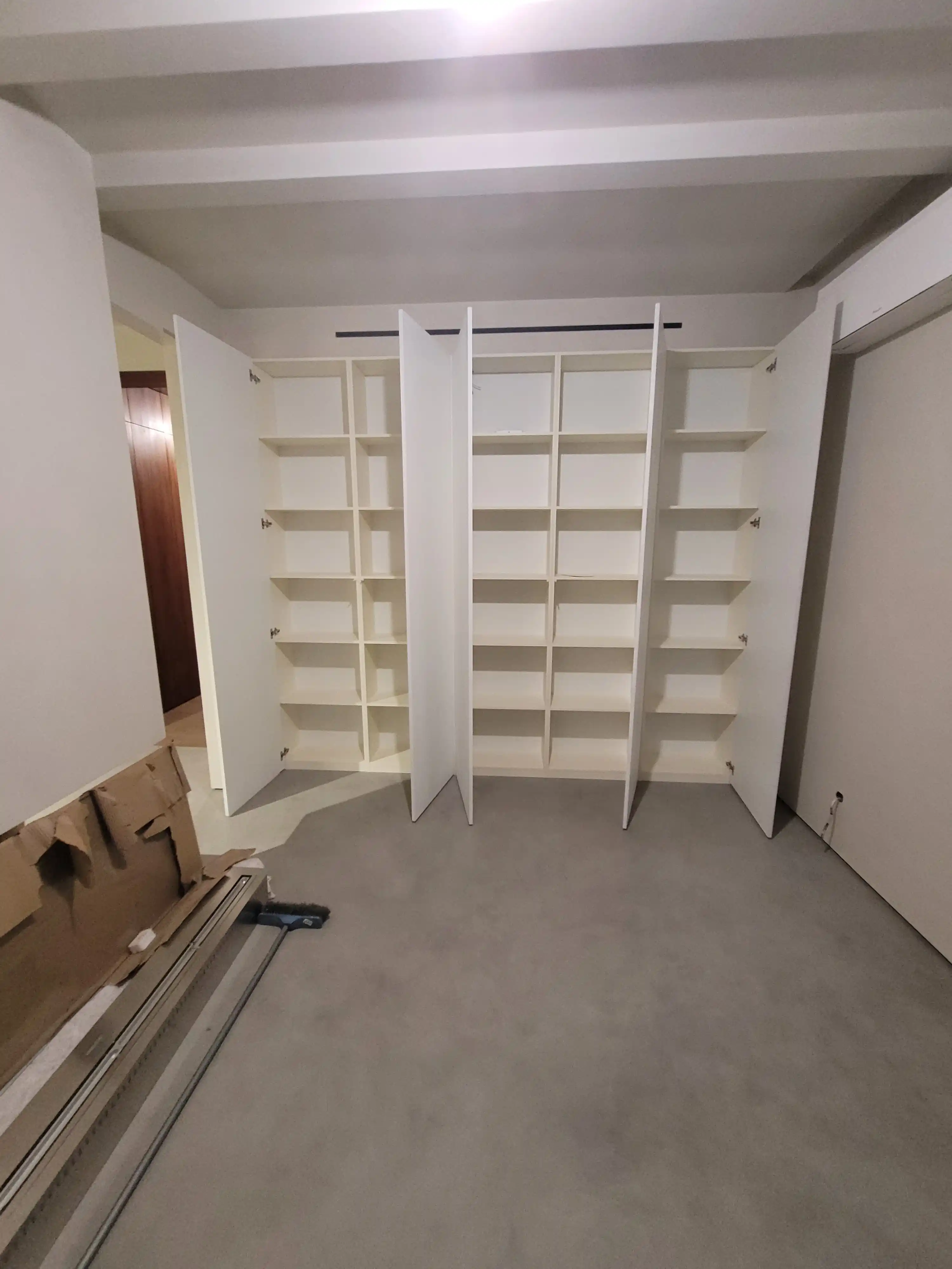 Притязательные обширные виды интерьера на объекте в Москве