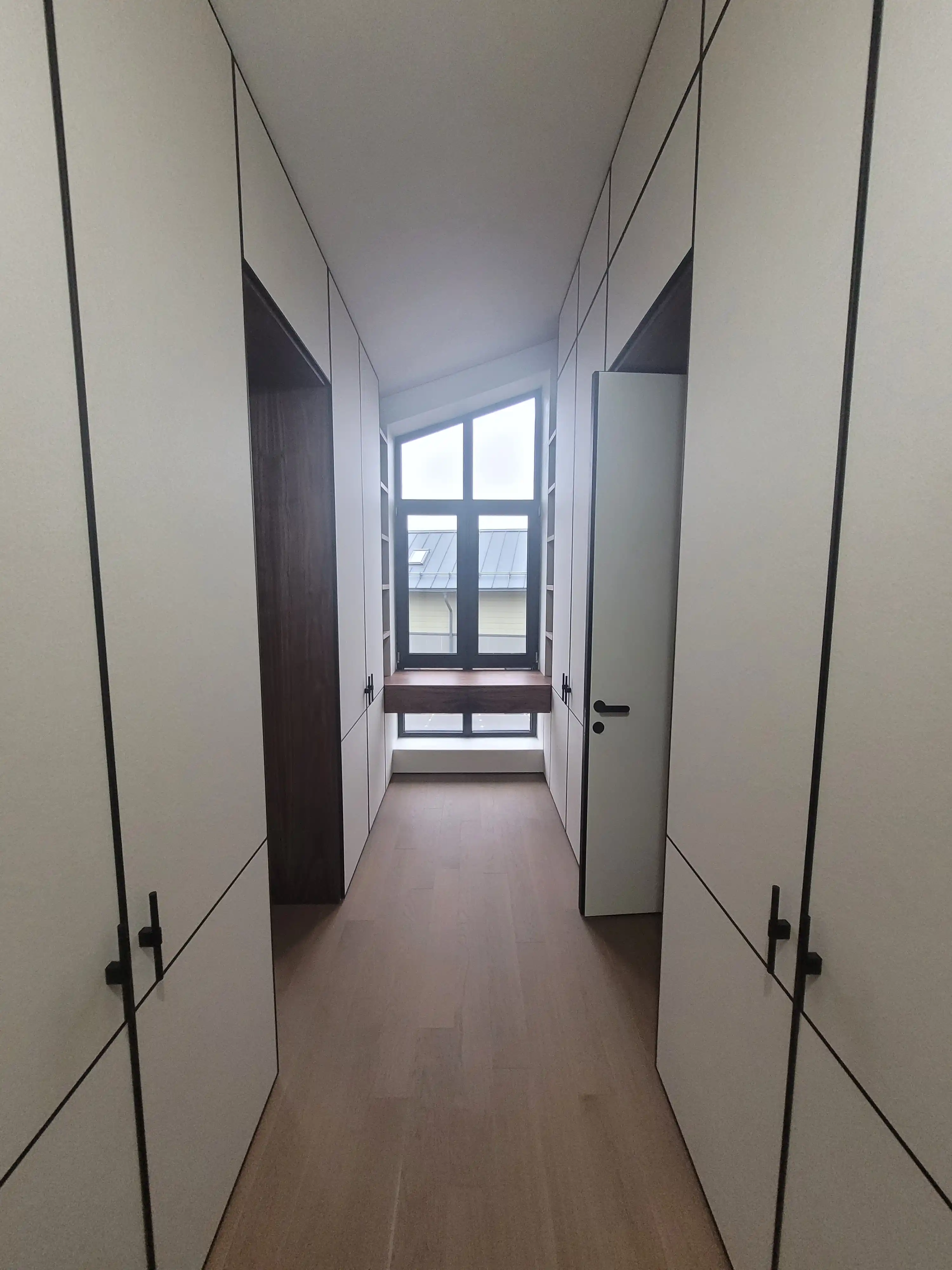 Притязательные обширные виды интерьера на объекте в Москве