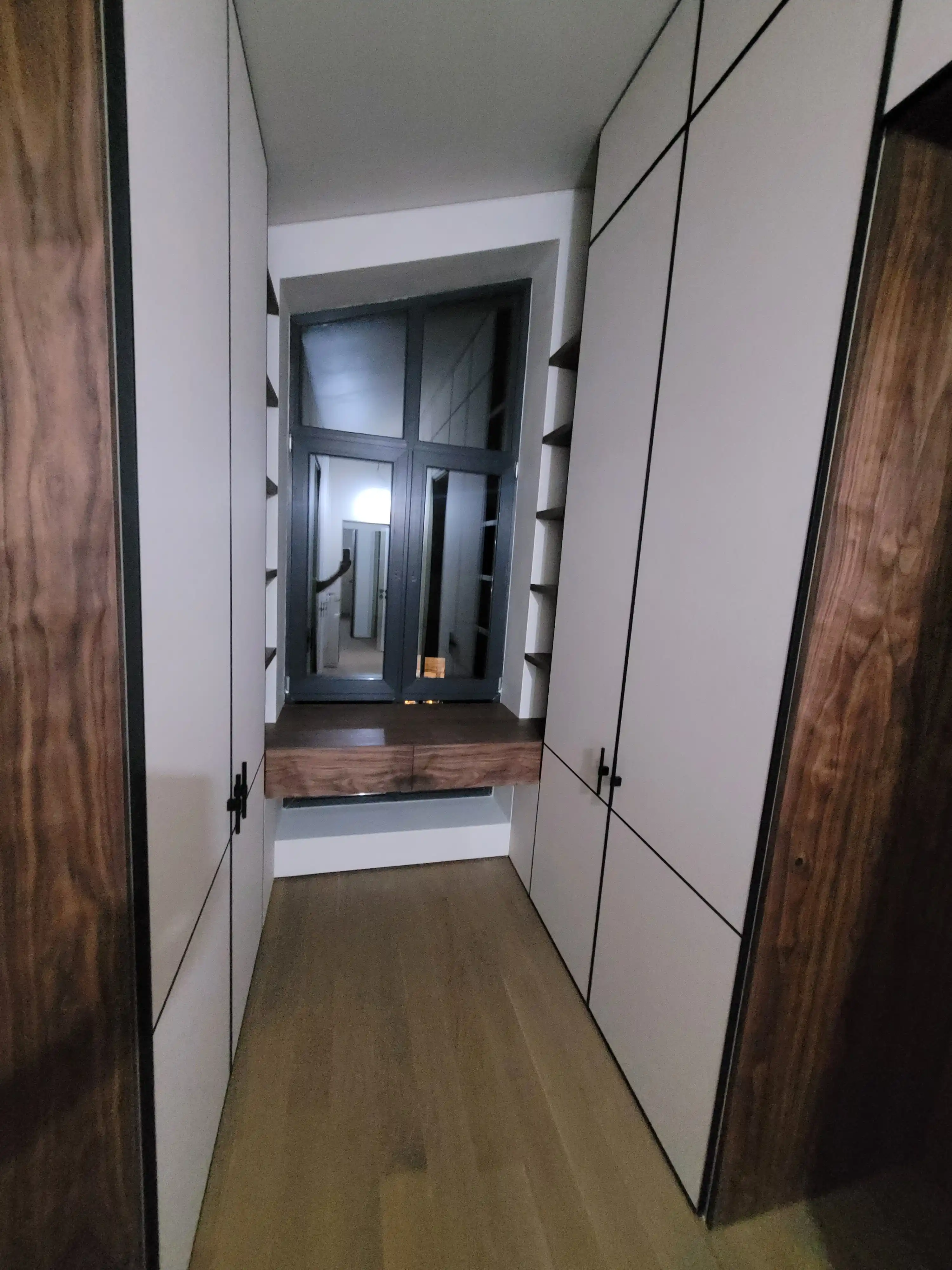 Притязательные обширные виды интерьера на объекте в Москве