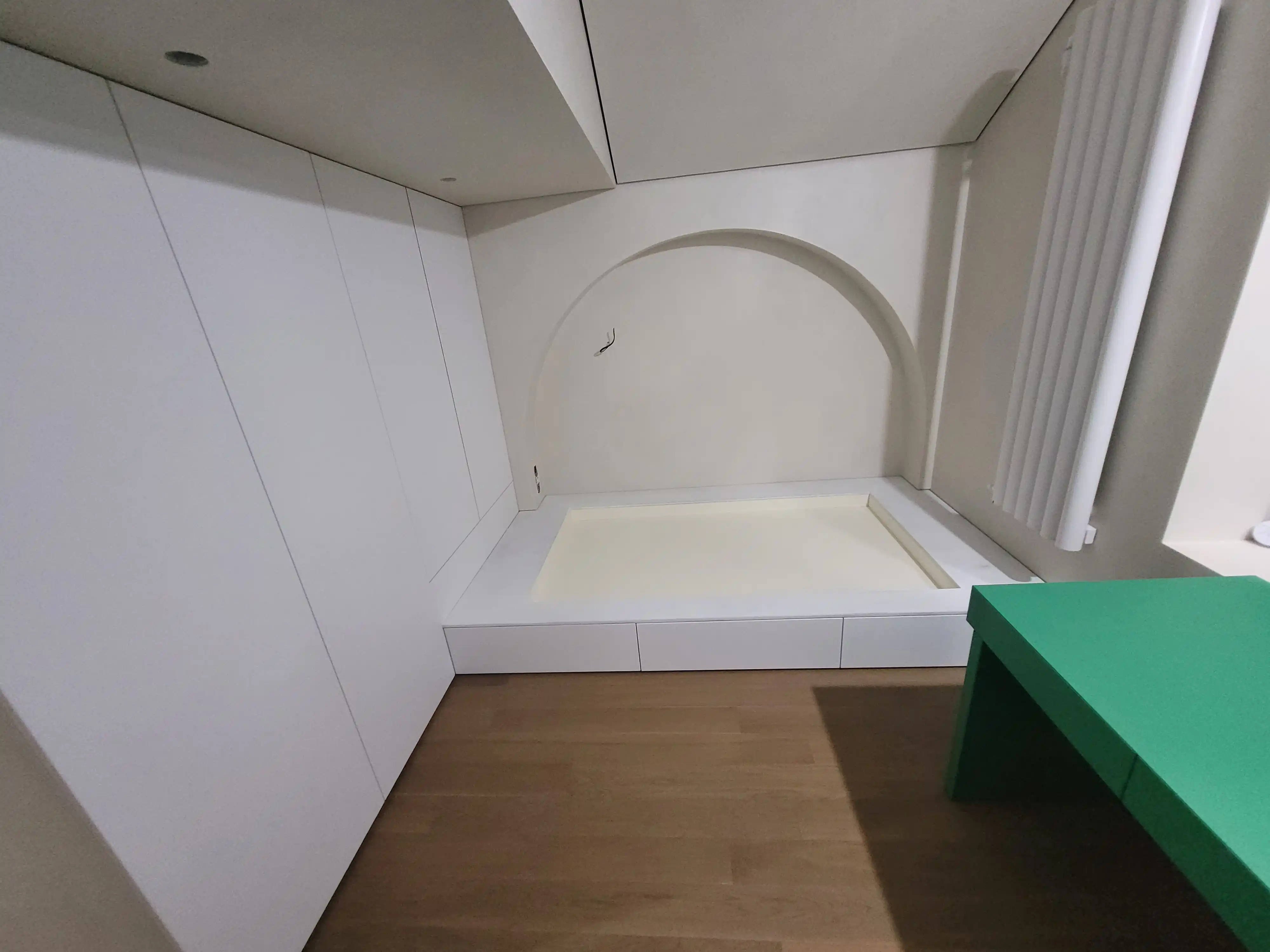 Притязательные обширные виды интерьера на объекте в Москве