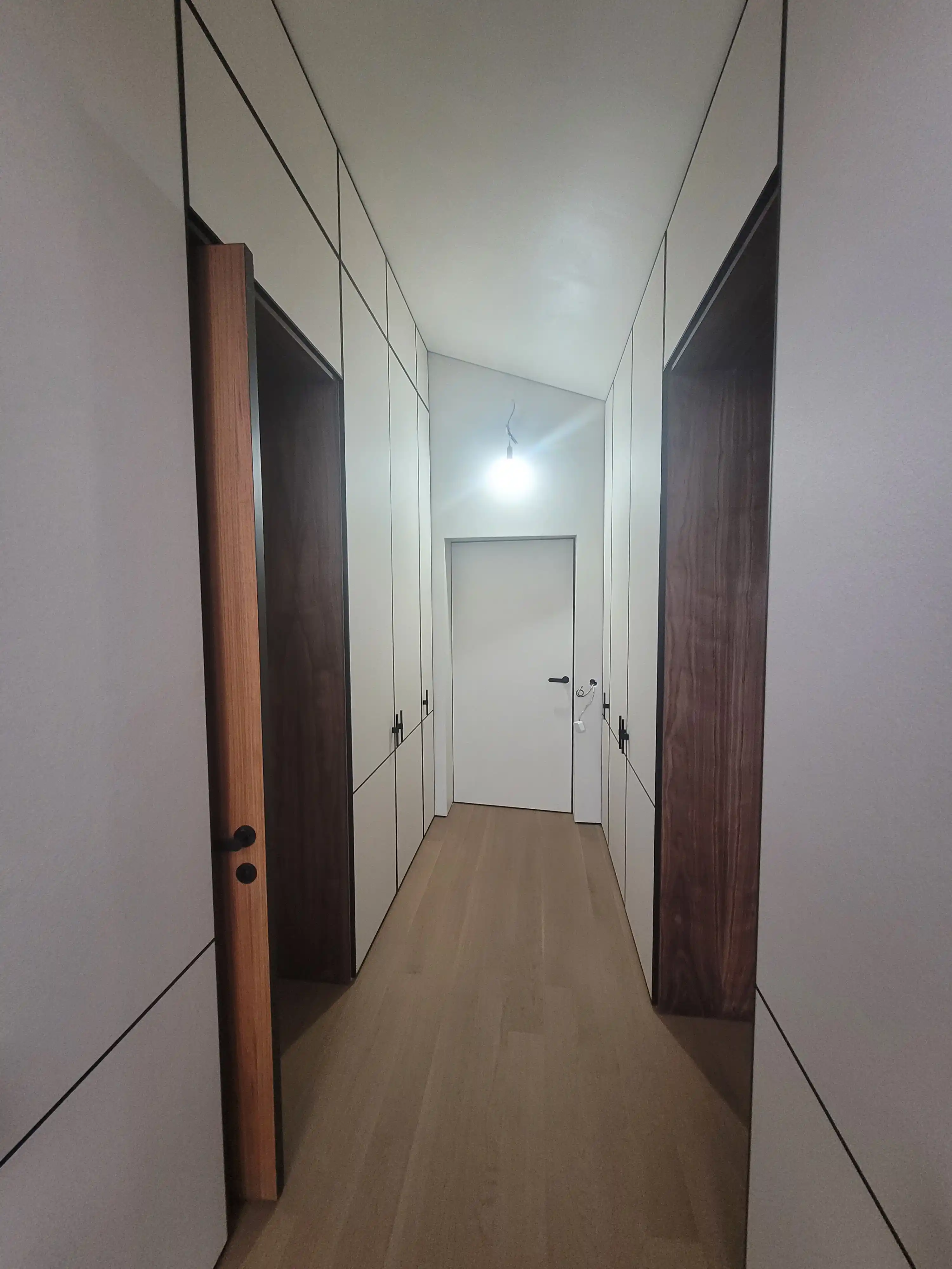 Притязательные обширные виды интерьера на объекте в Москве