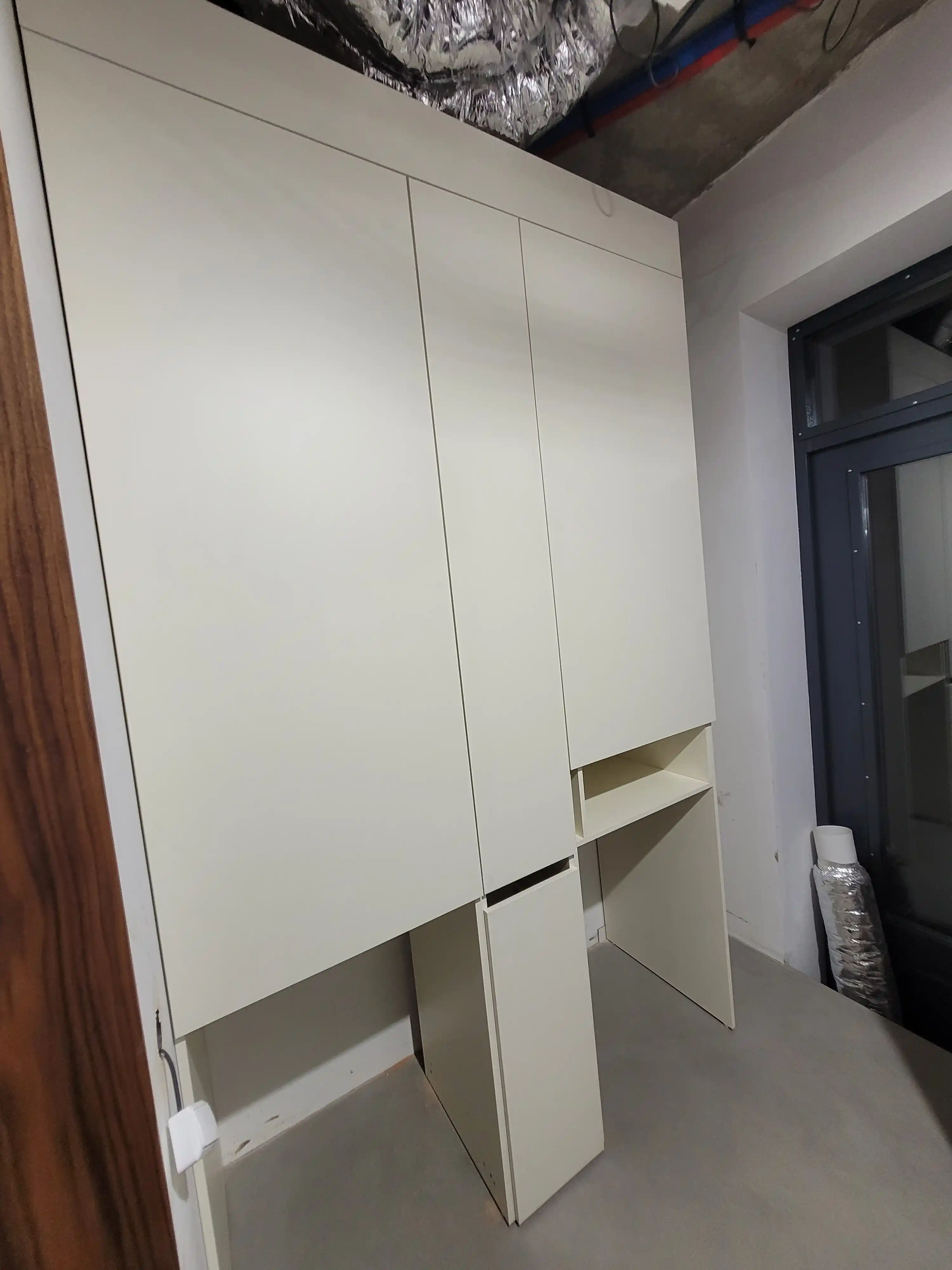 Притязательные обширные виды интерьера на объекте в Москве