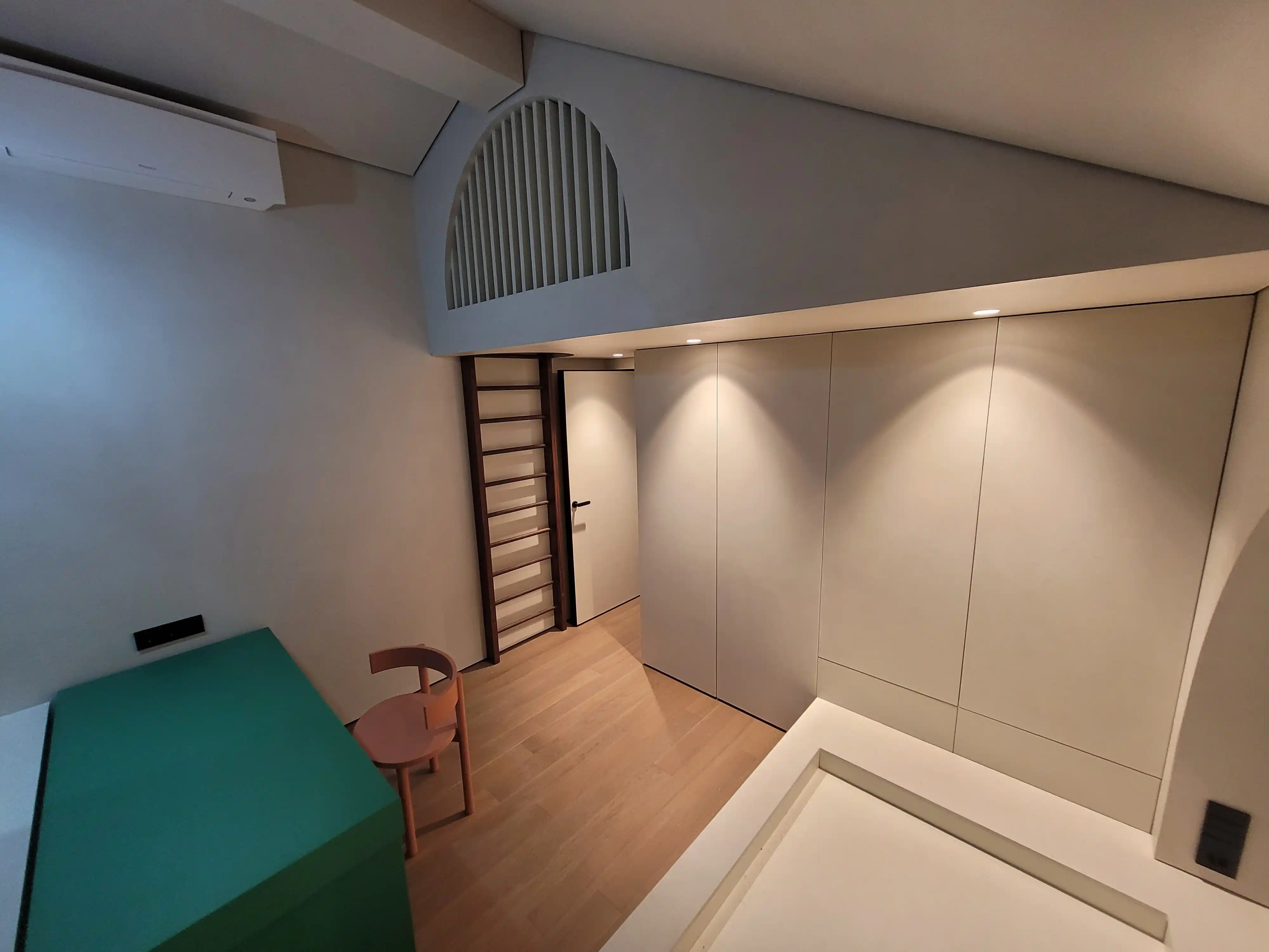 Притязательные обширные виды интерьера на объекте в Москве