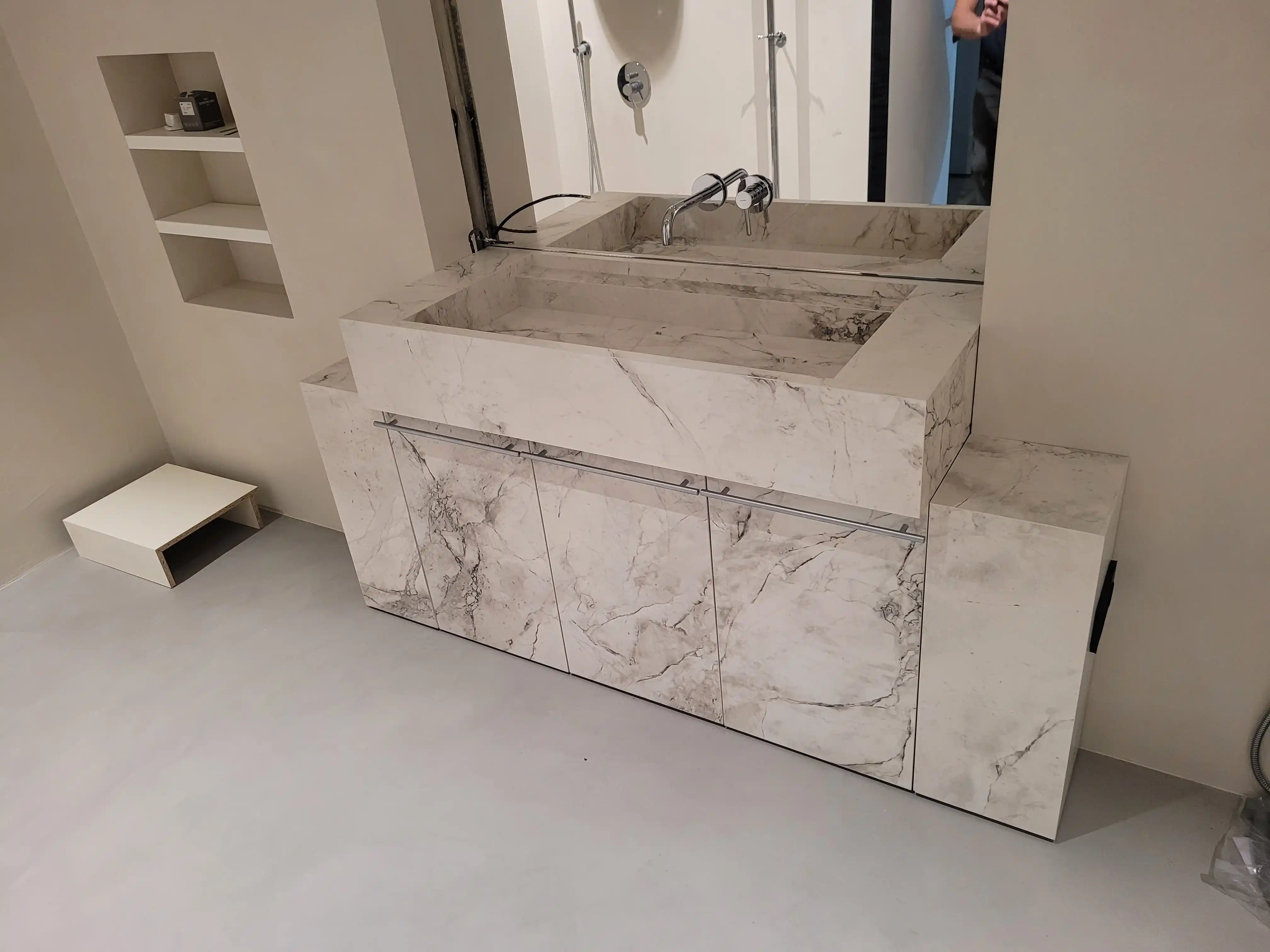 Притязательные обширные виды интерьера на объекте в Москве