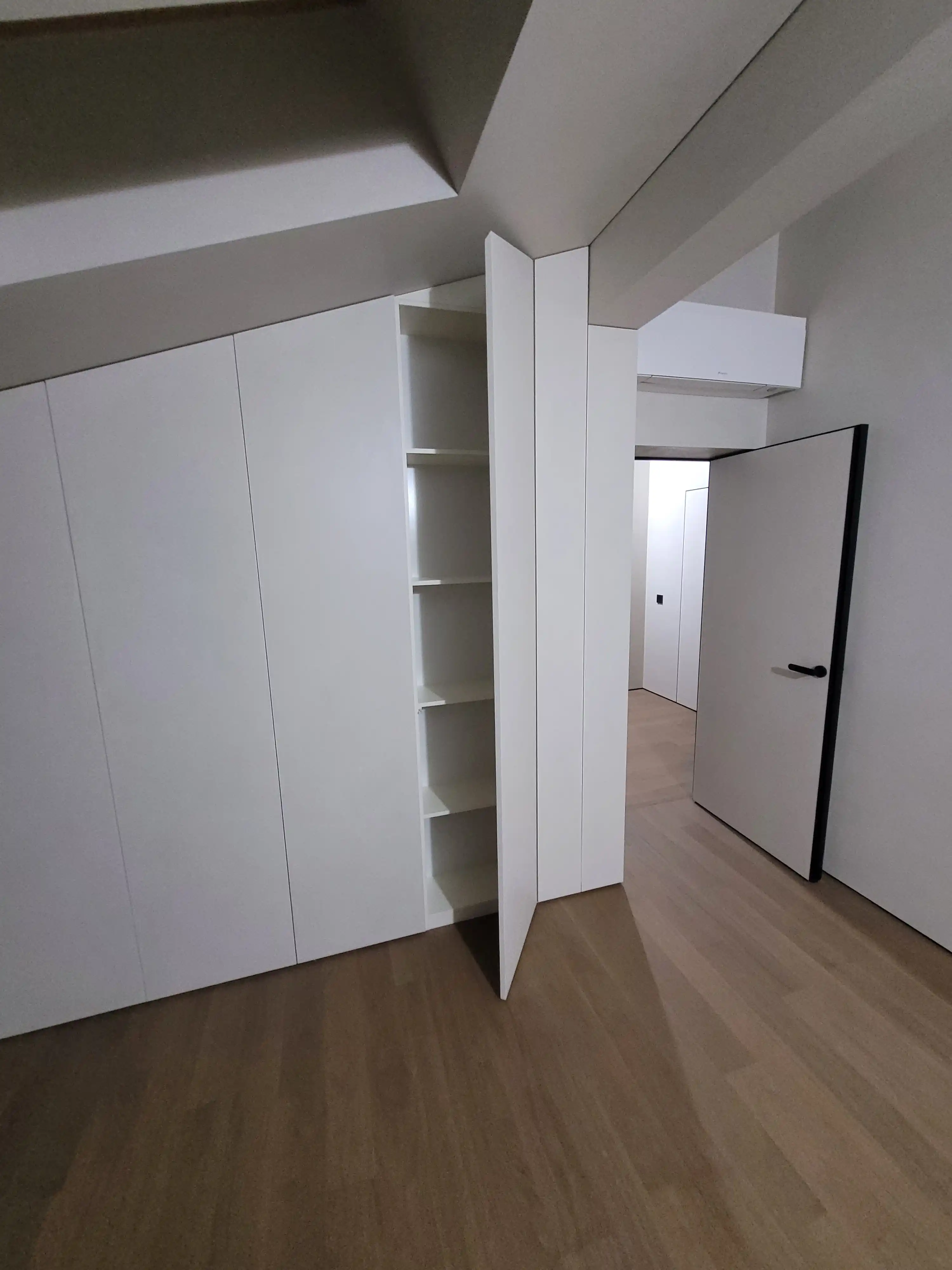 Притязательные обширные виды интерьера на объекте в Москве