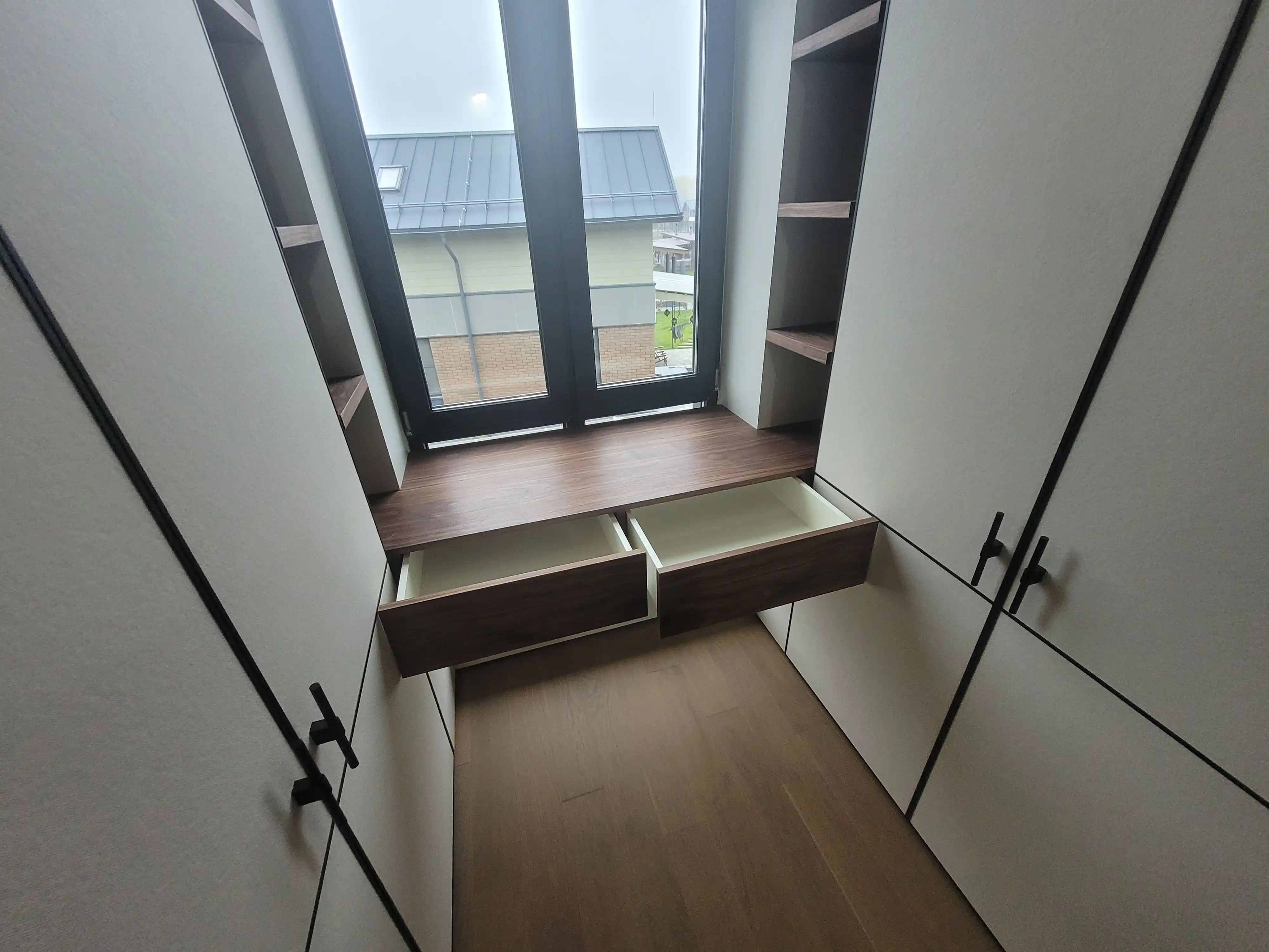 Притязательные обширные виды интерьера на объекте в Москве