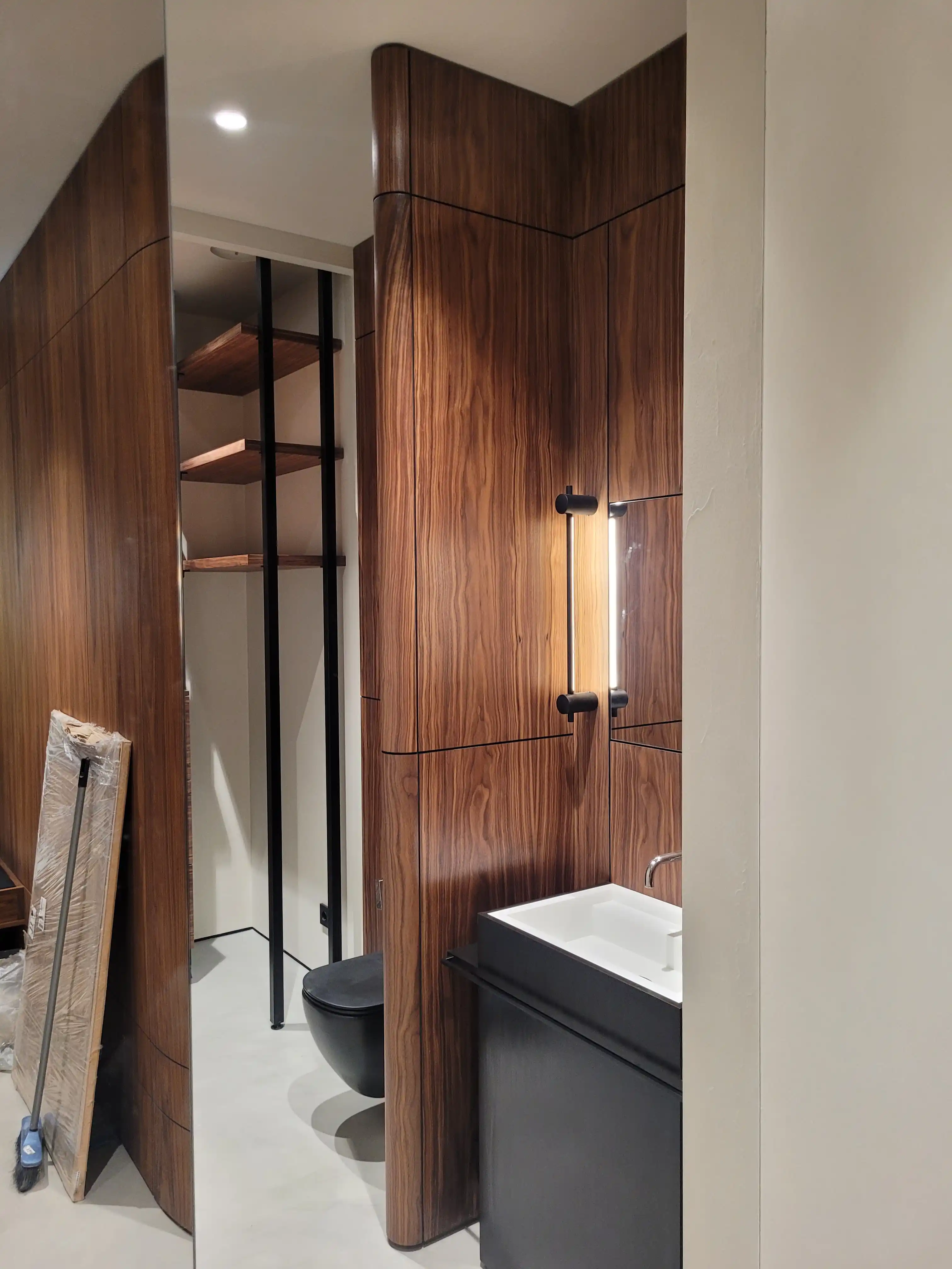 Притязательные обширные виды интерьера на объекте в Москве