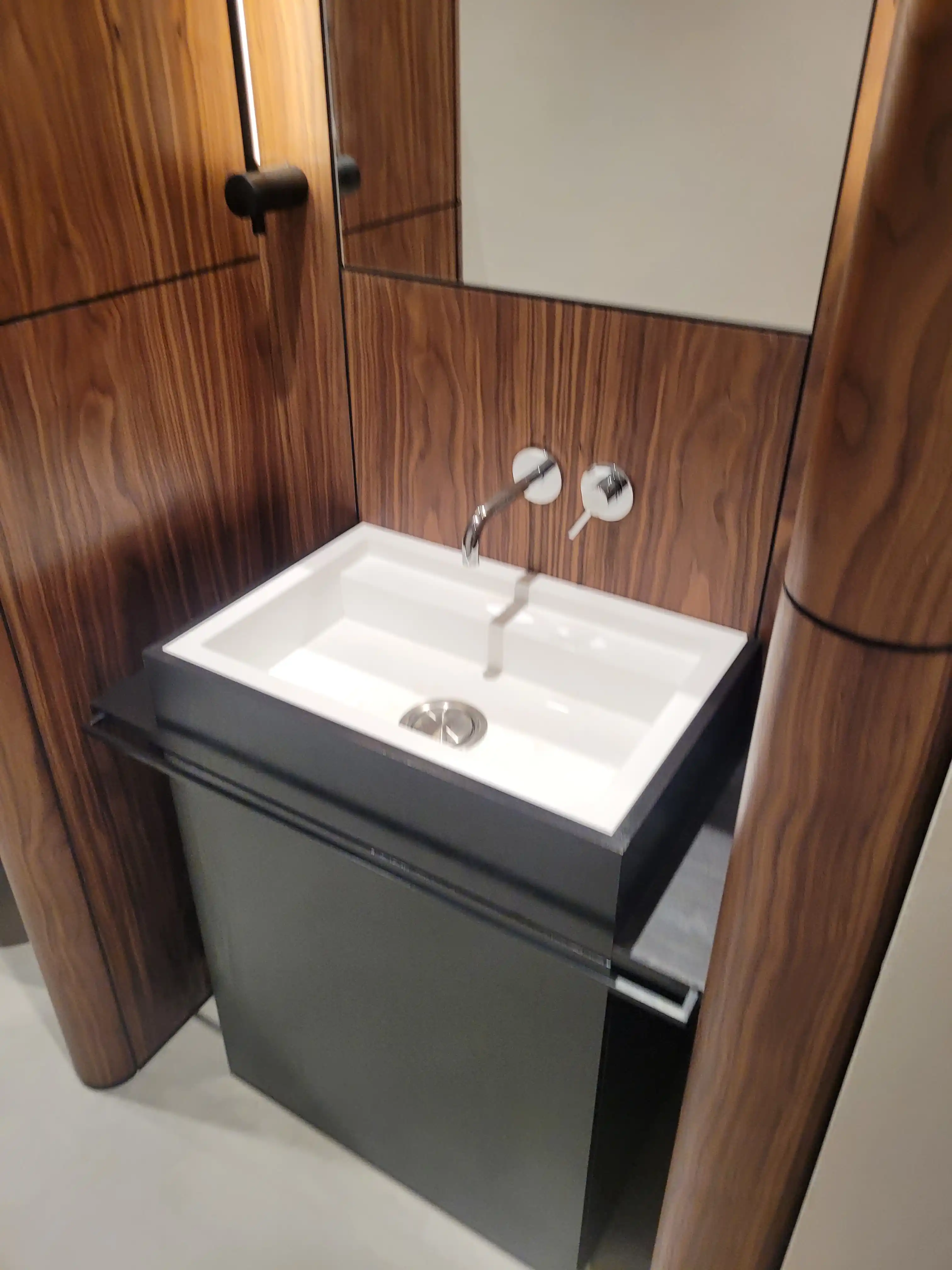 Притязательные обширные виды интерьера на объекте в Москве