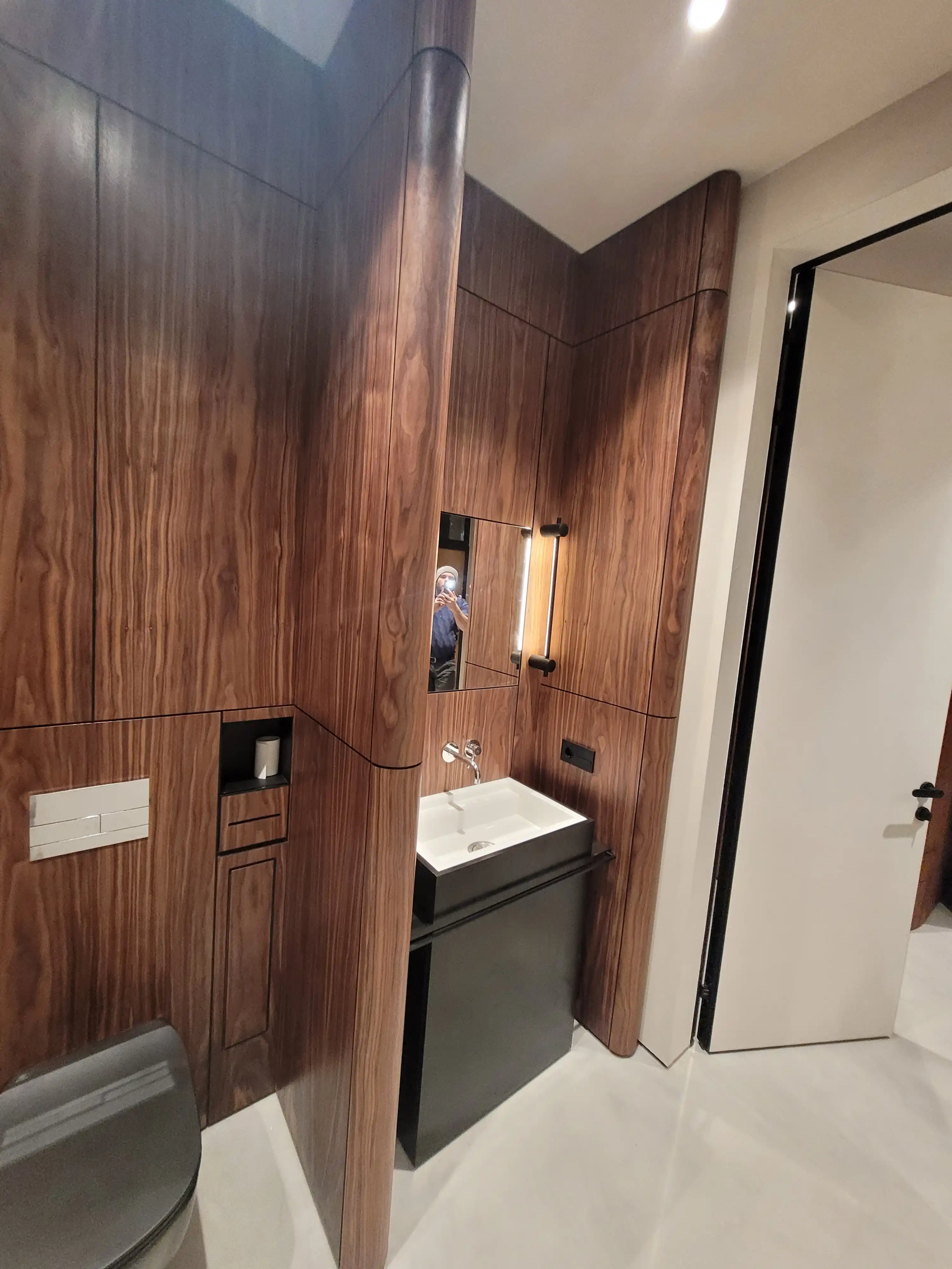 Притязательные обширные виды интерьера на объекте в Москве