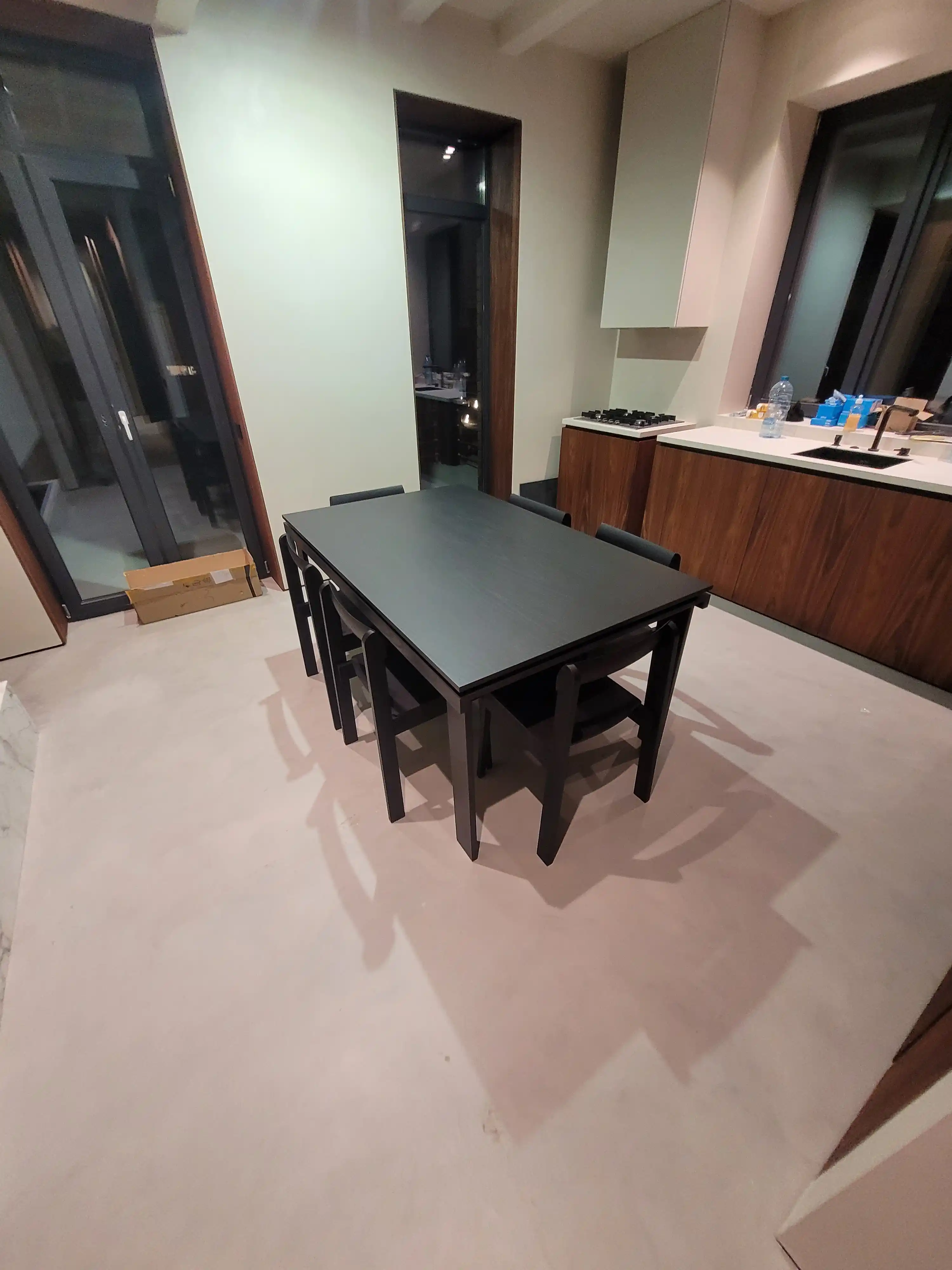 Притязательные обширные виды интерьера на объекте в Москве