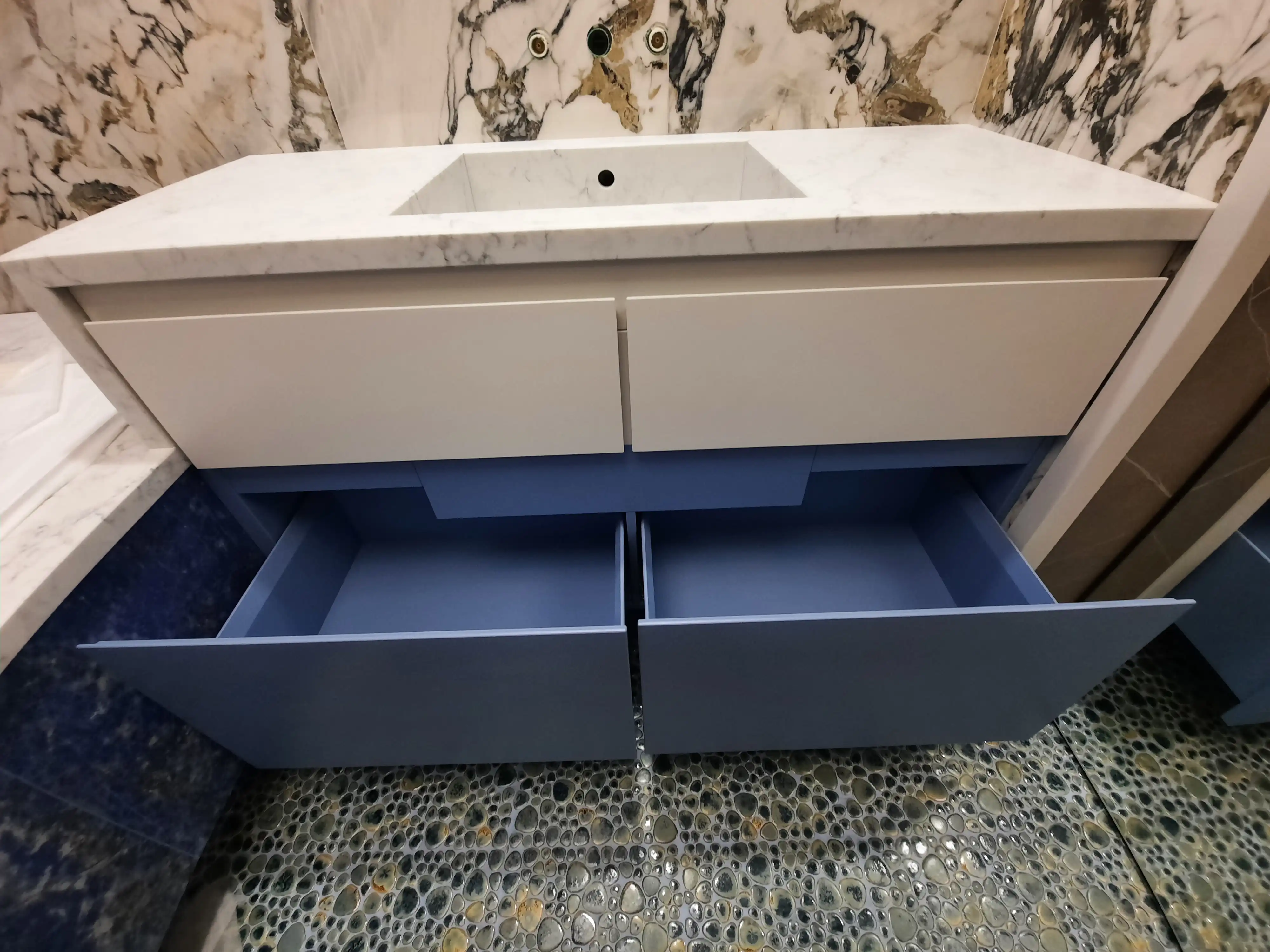 Мебель квартиры на болотной