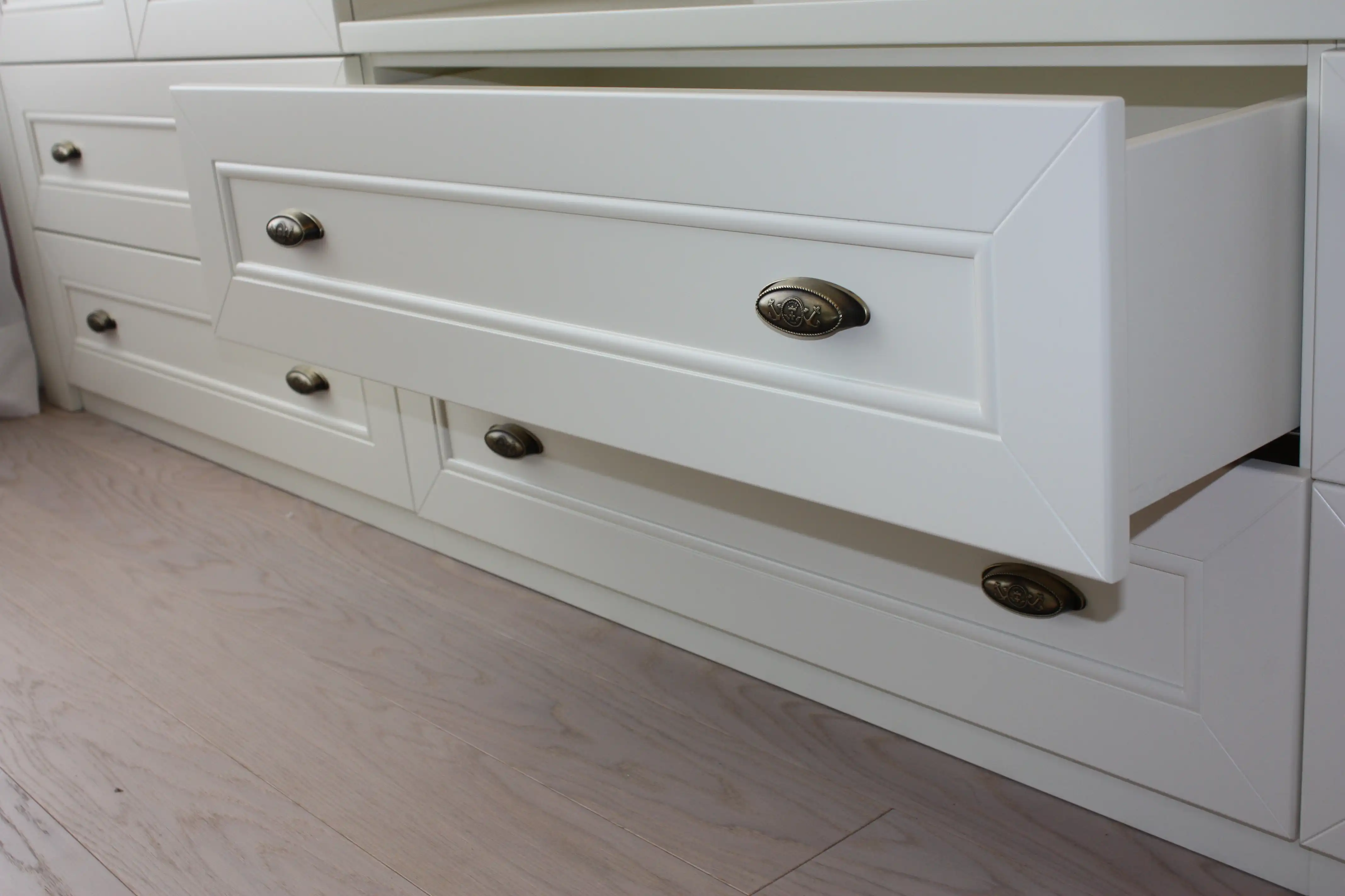 Впечатляющий дизайн мебели в морской стилистике