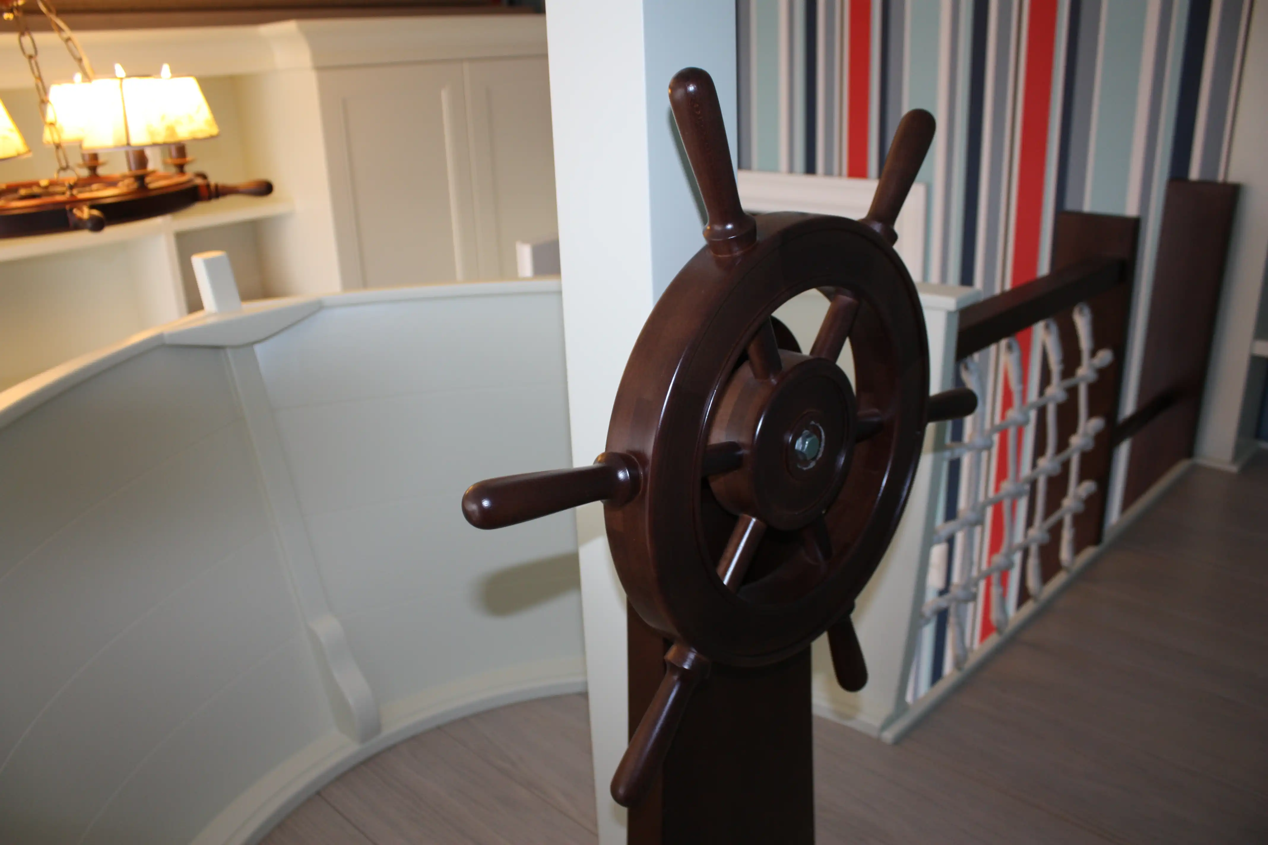 Впечатляющий дизайн мебели в морской стилистике