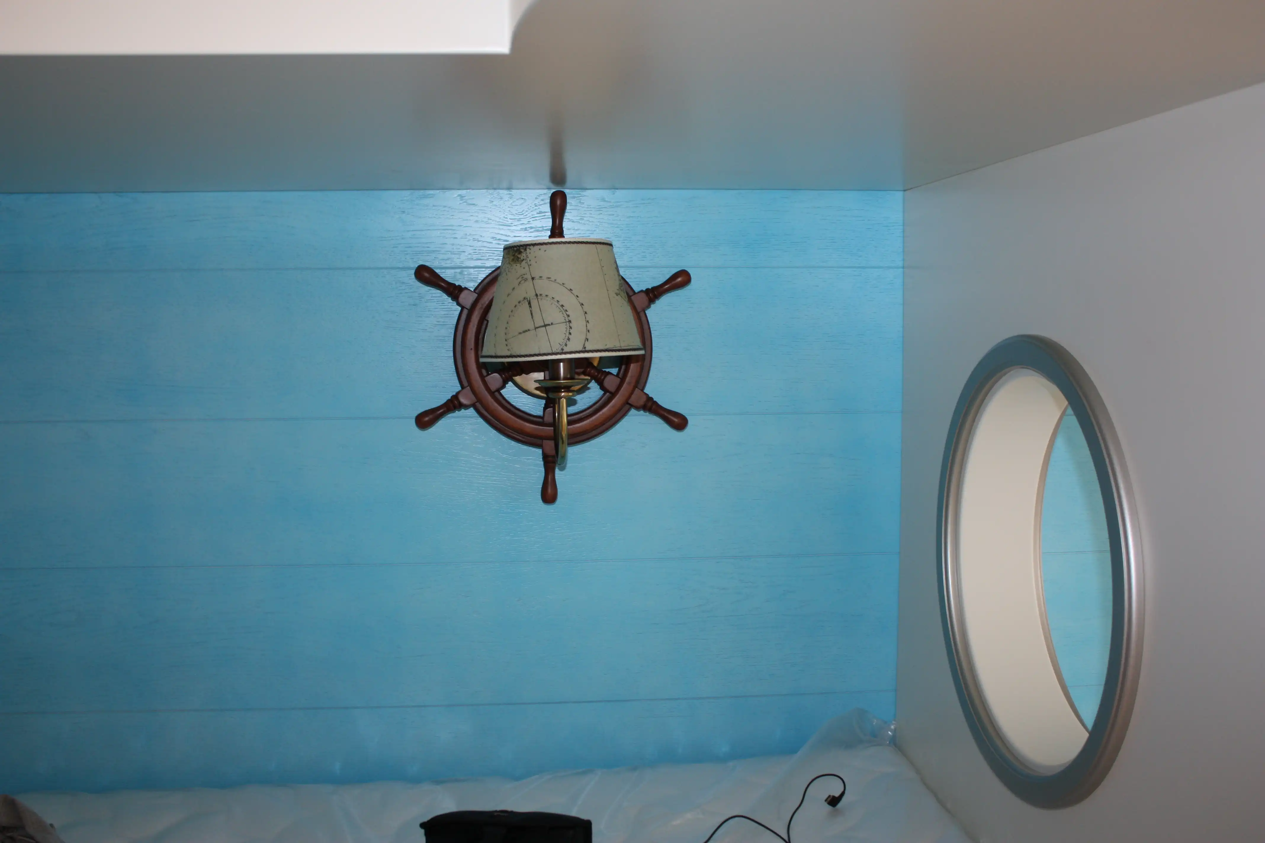 Впечатляющий дизайн мебели в морской стилистике