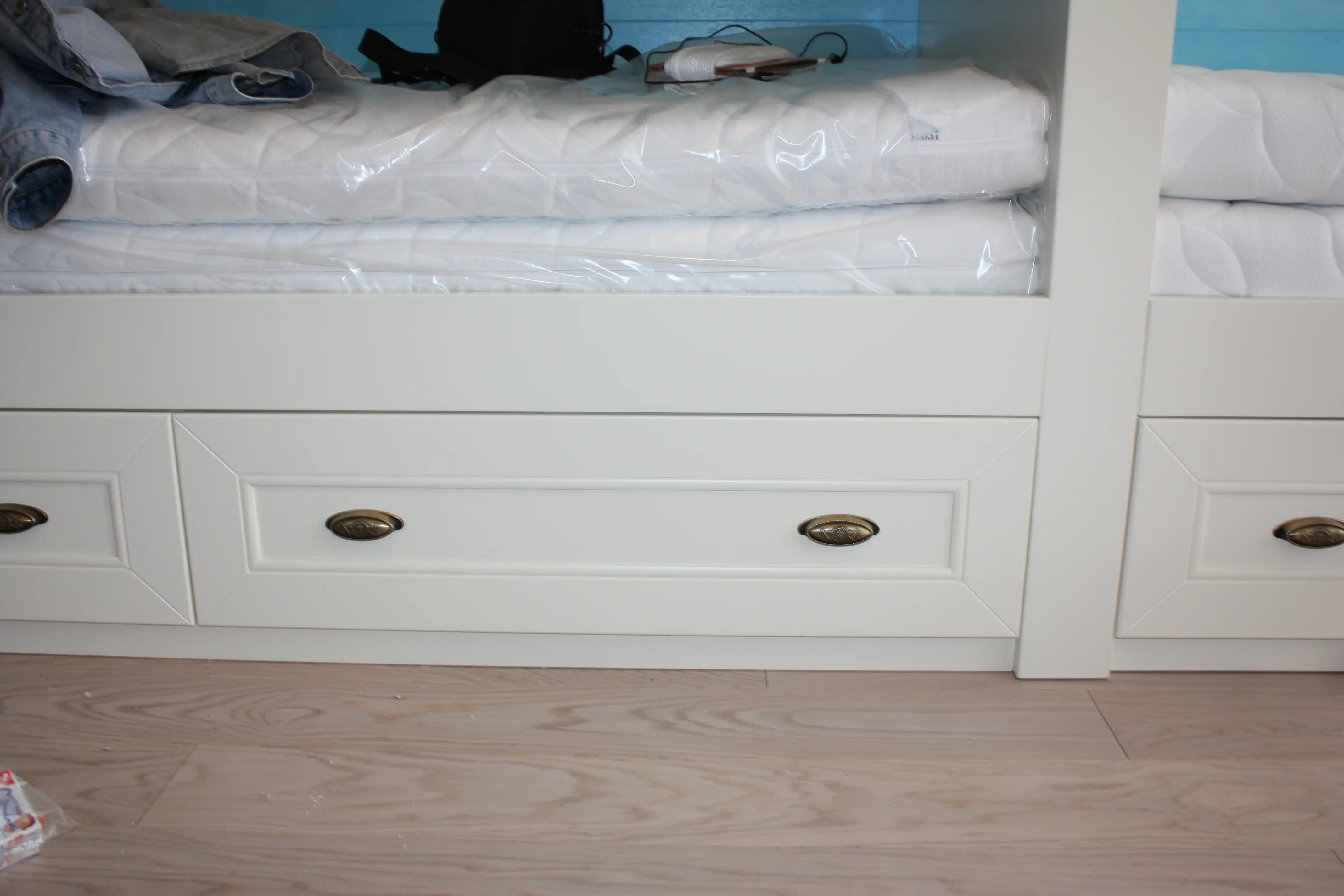 Впечатляющий дизайн мебели в морской стилистике