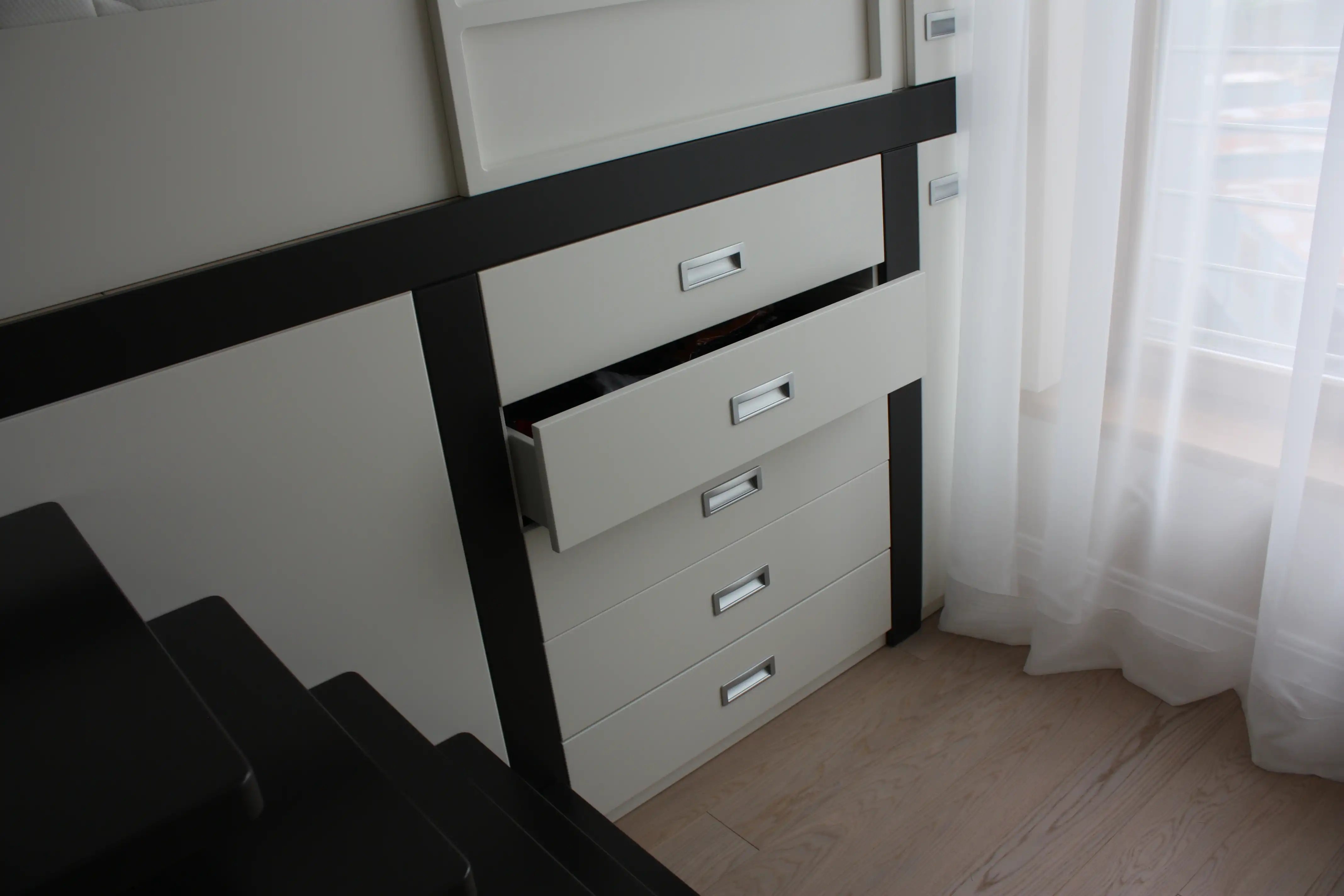 Впечатляющий дизайн мебели в морской стилистике