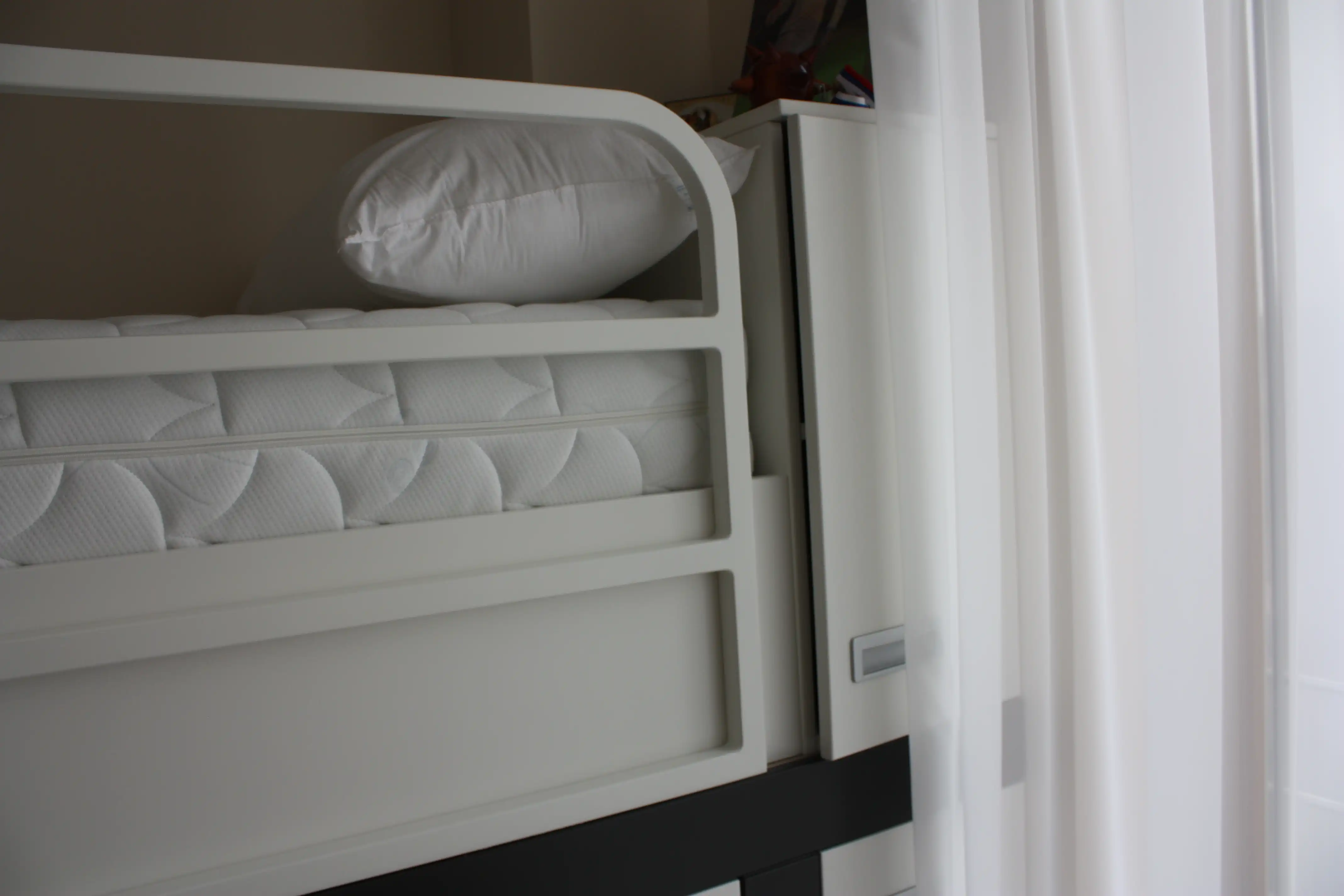 Впечатляющий дизайн мебели в морской стилистике