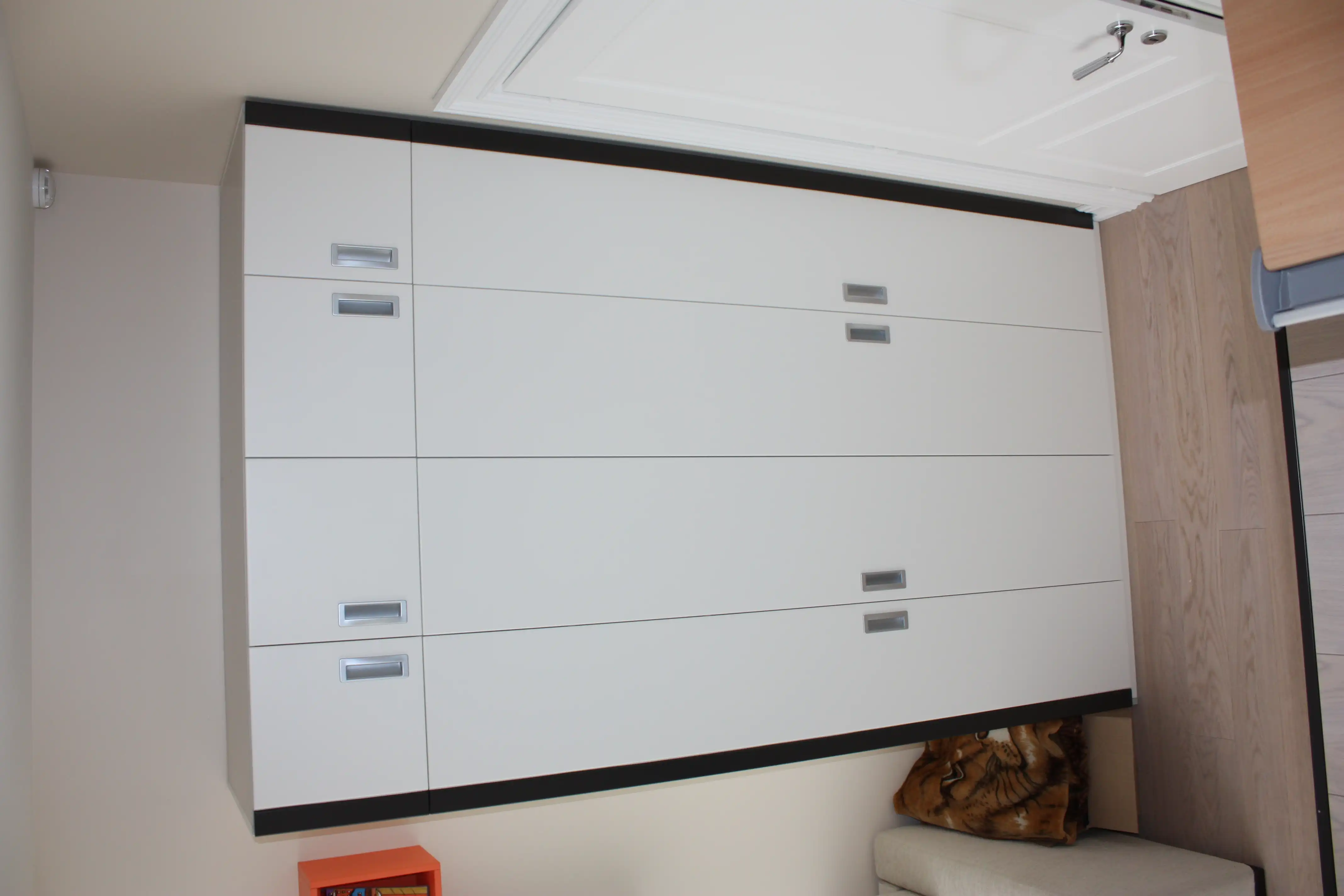 Впечатляющий дизайн мебели в морской стилистике