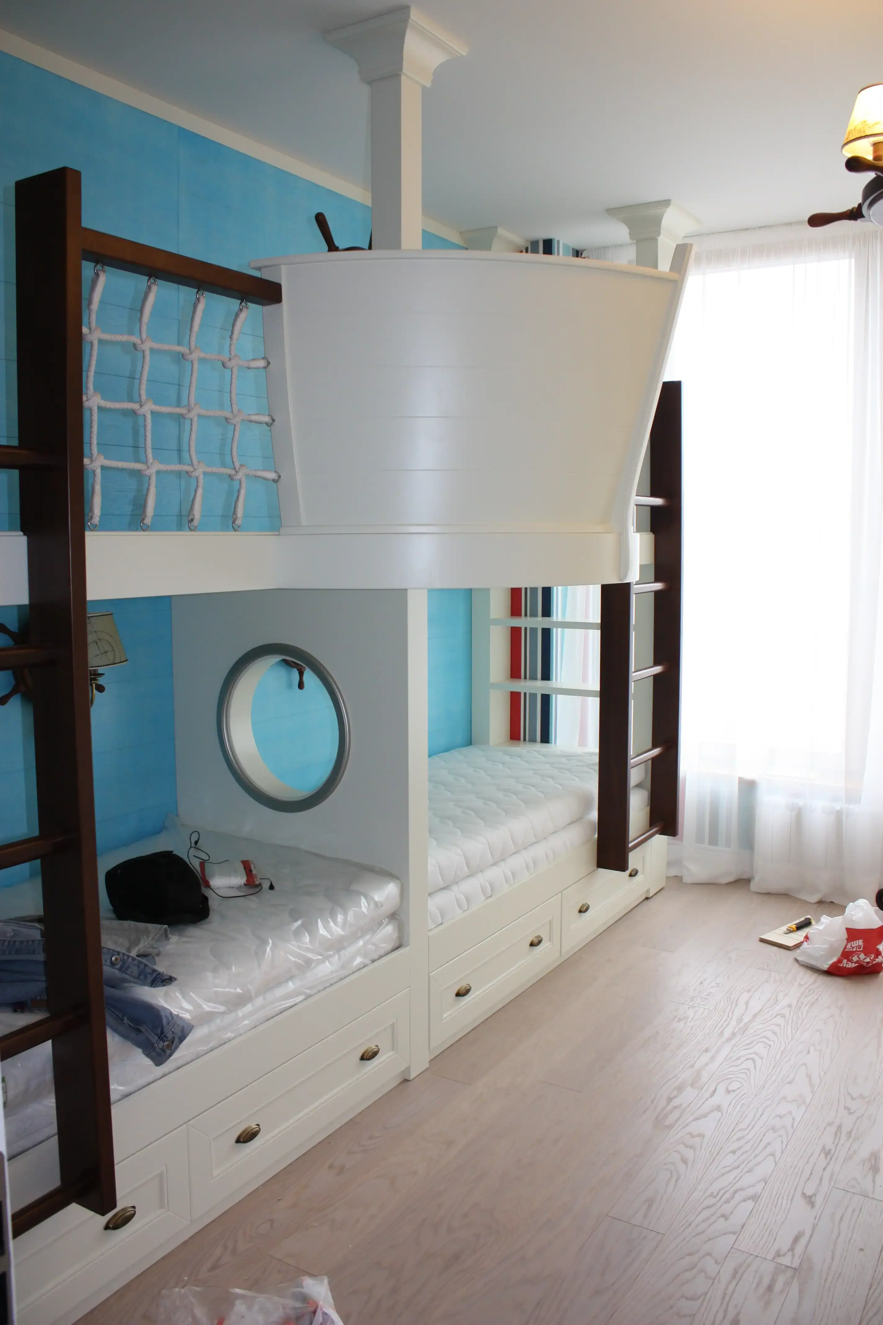 Впечатляющий дизайн мебели в морской стилистике