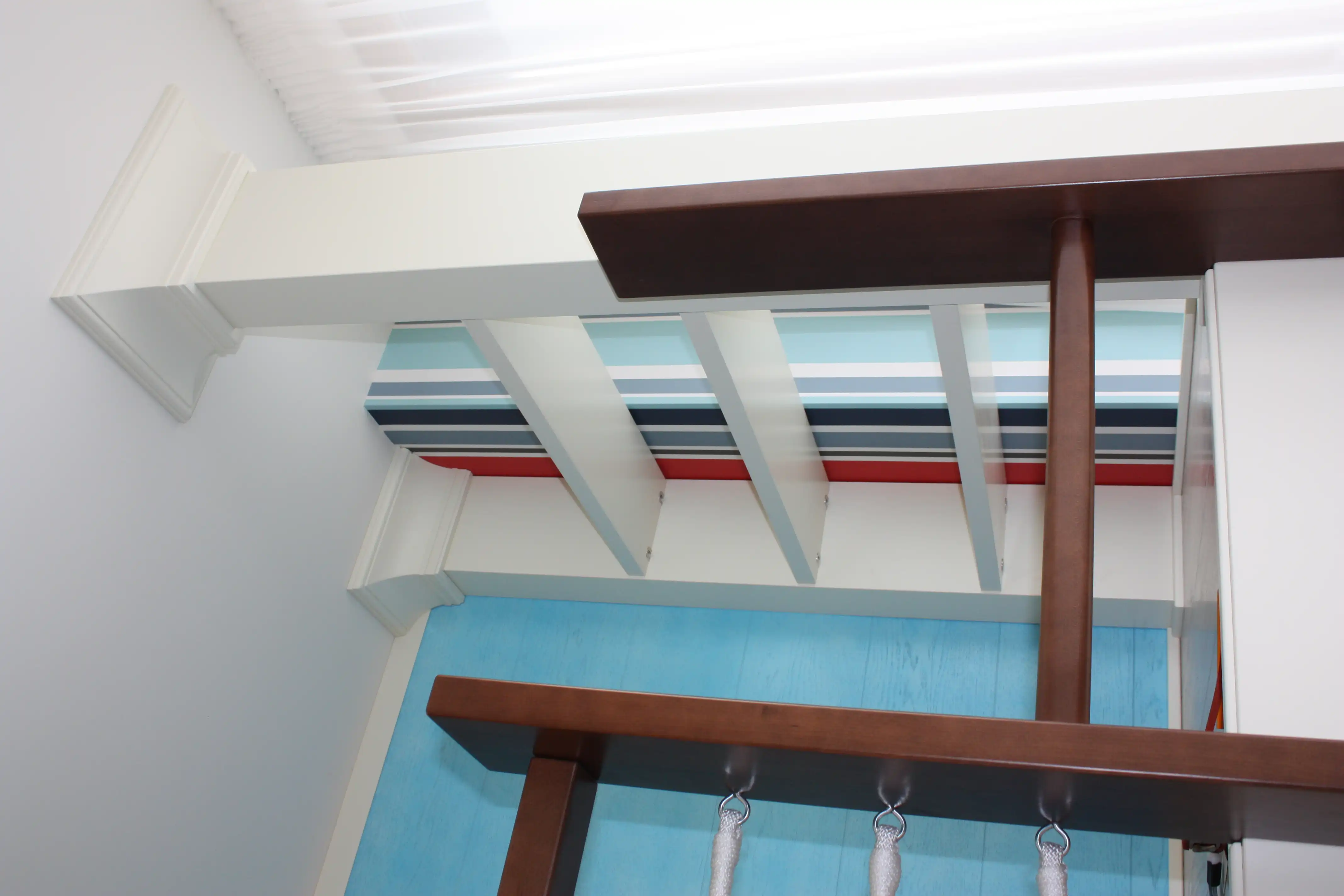 Впечатляющий дизайн мебели в морской стилистике