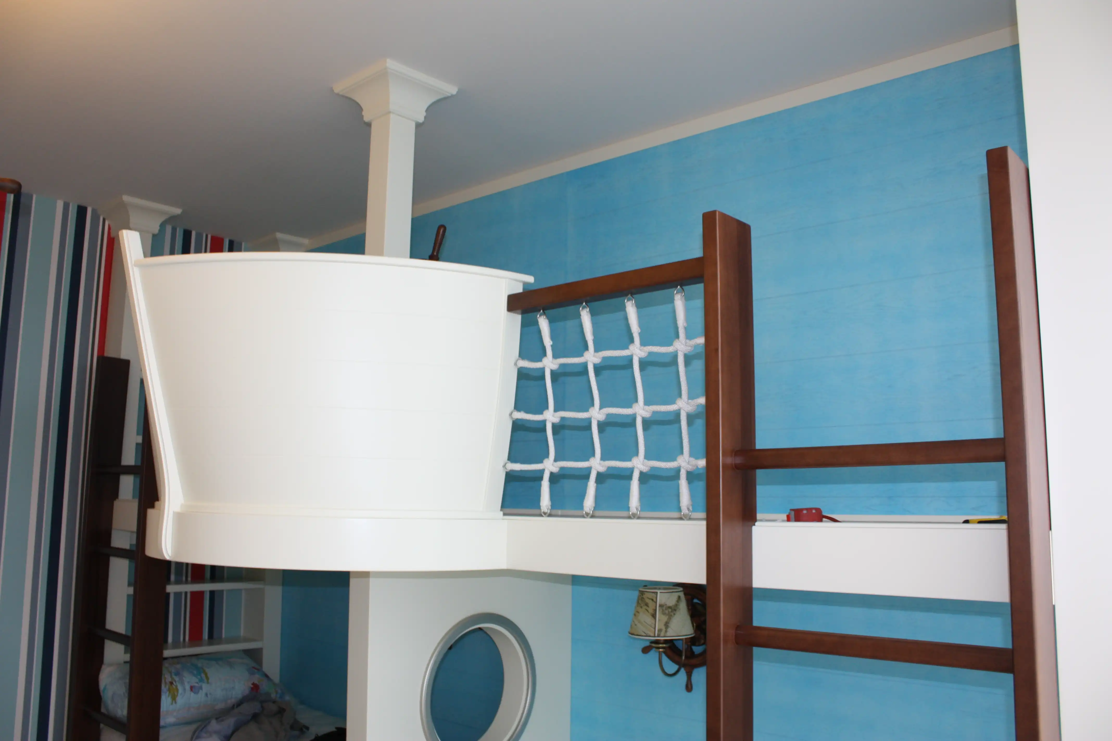 Впечатляющий дизайн мебели в морской стилистике