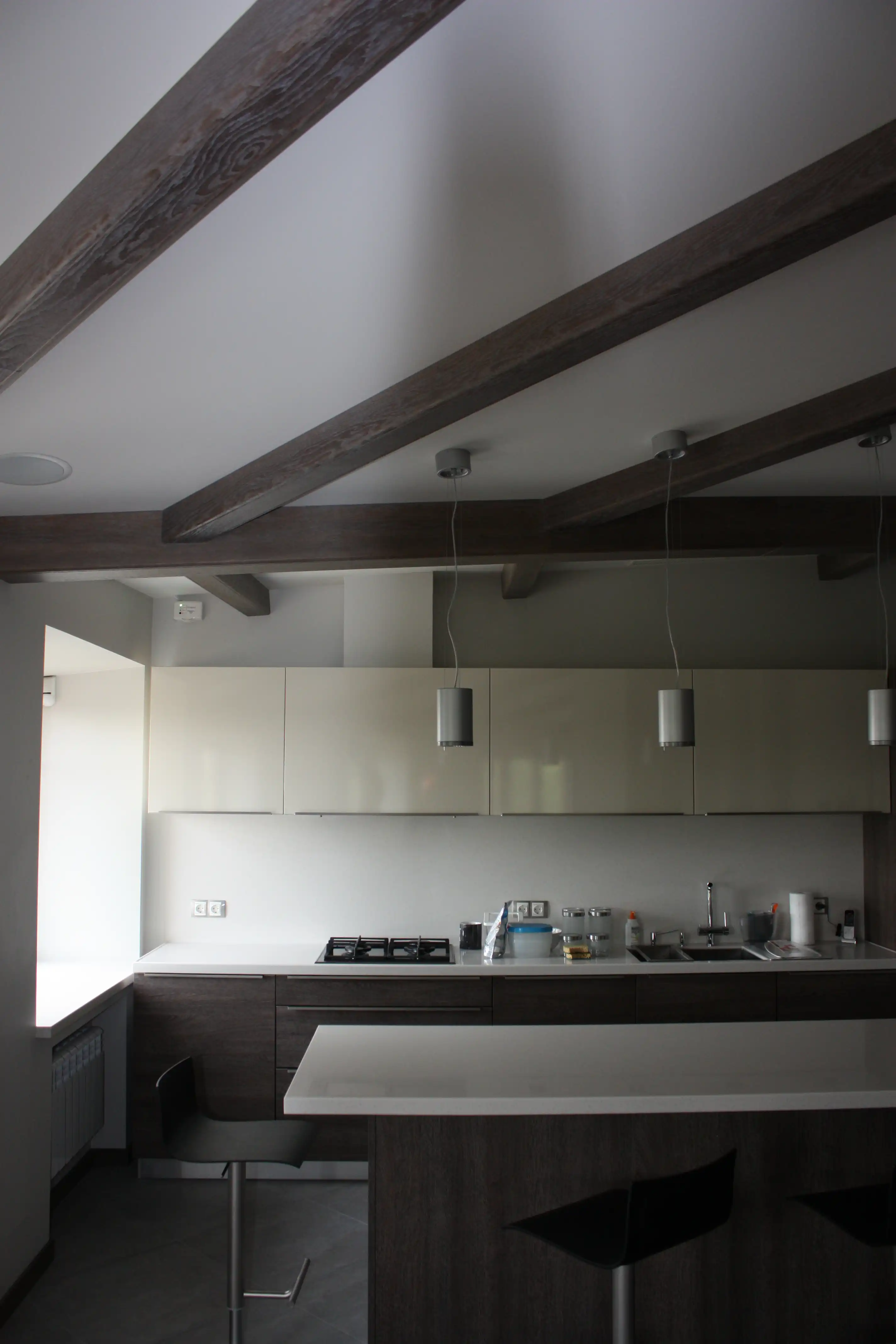 Демонстративные изображения мебель в тёмных тонах