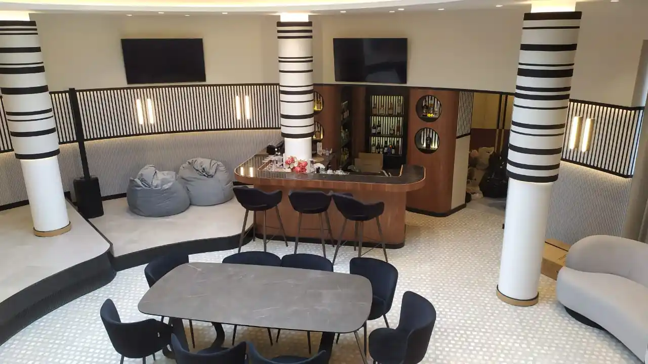 Выразительные виды интерьера в стиле неоклассицизма