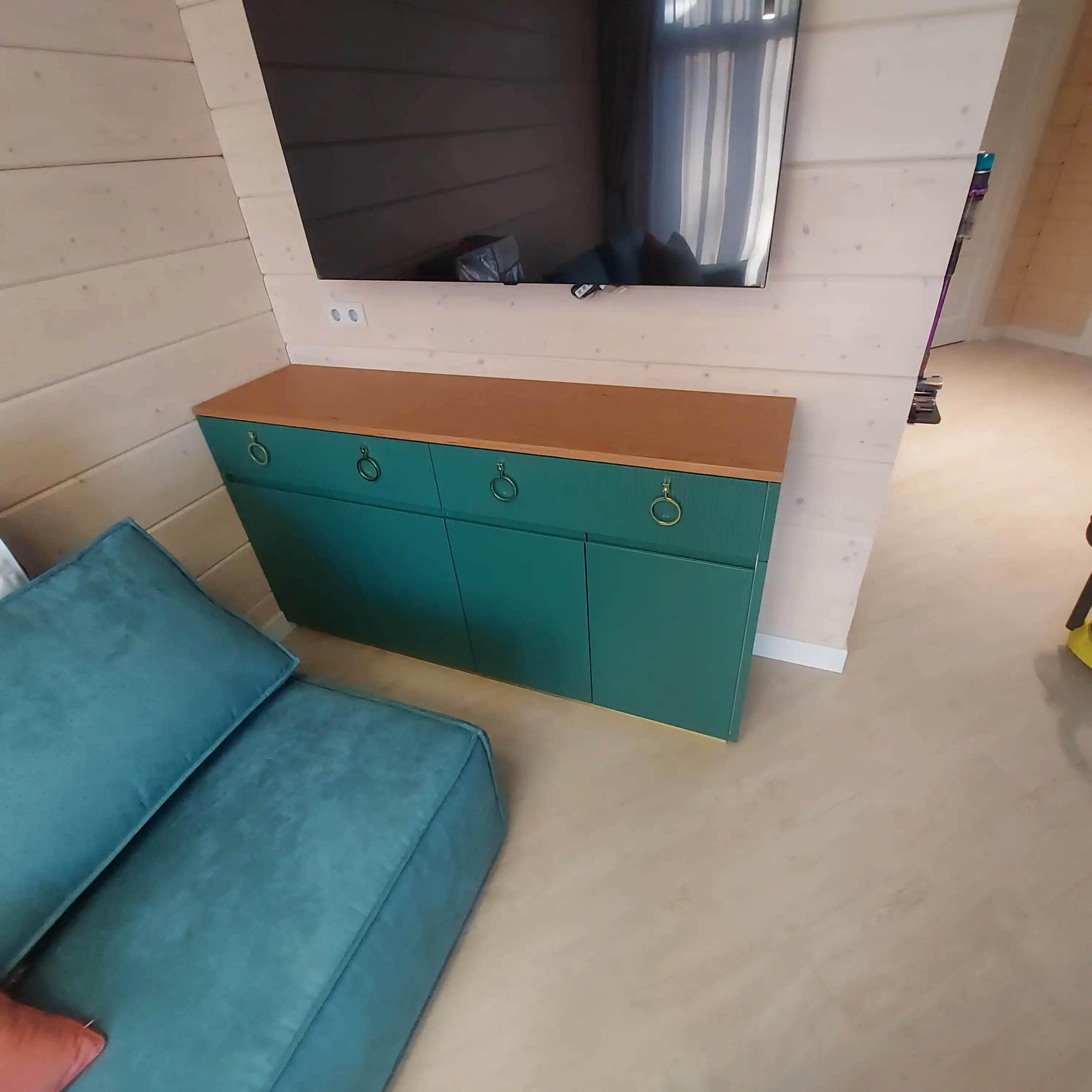 Прекрасная работа в сосновом бору