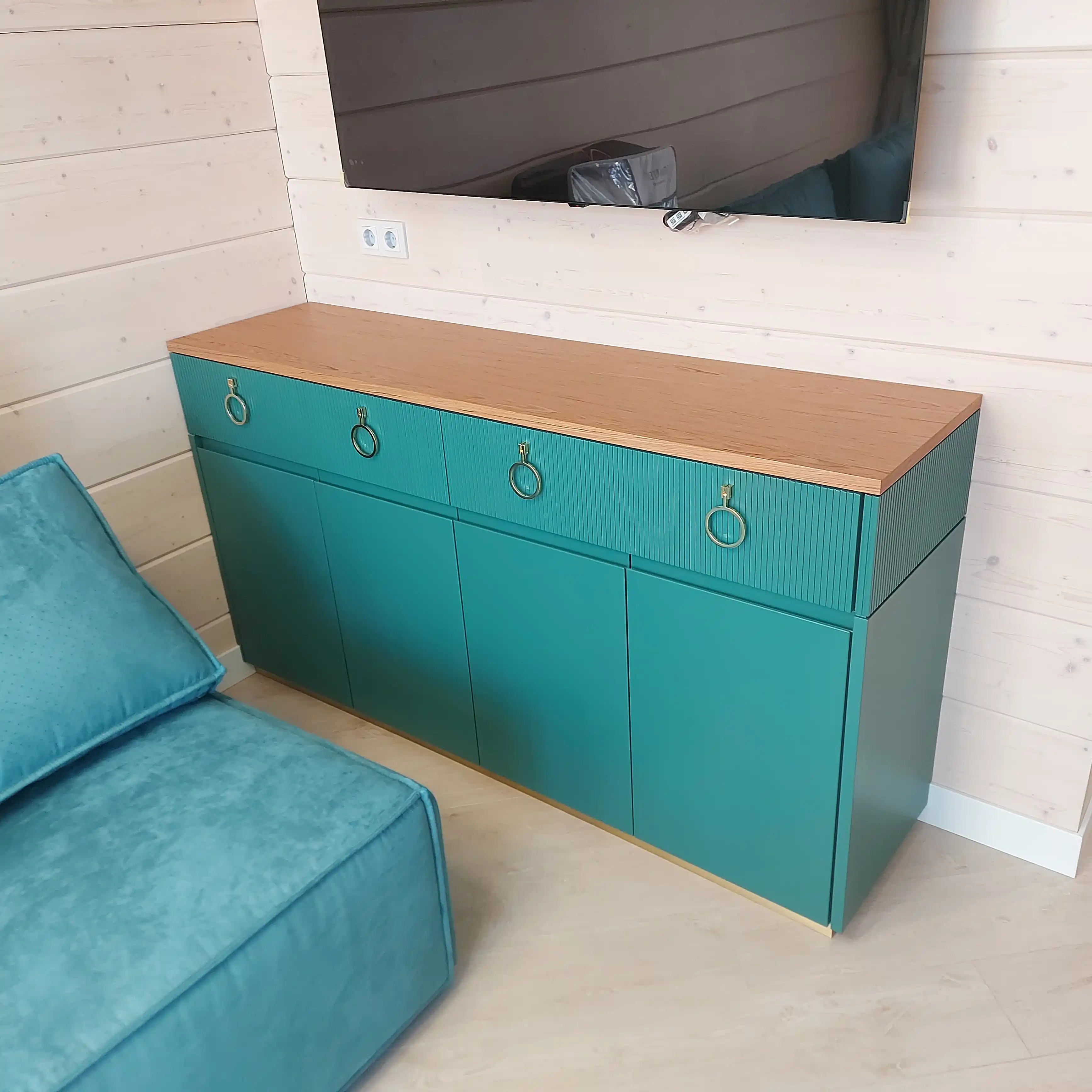 Прекрасная работа в сосновом бору