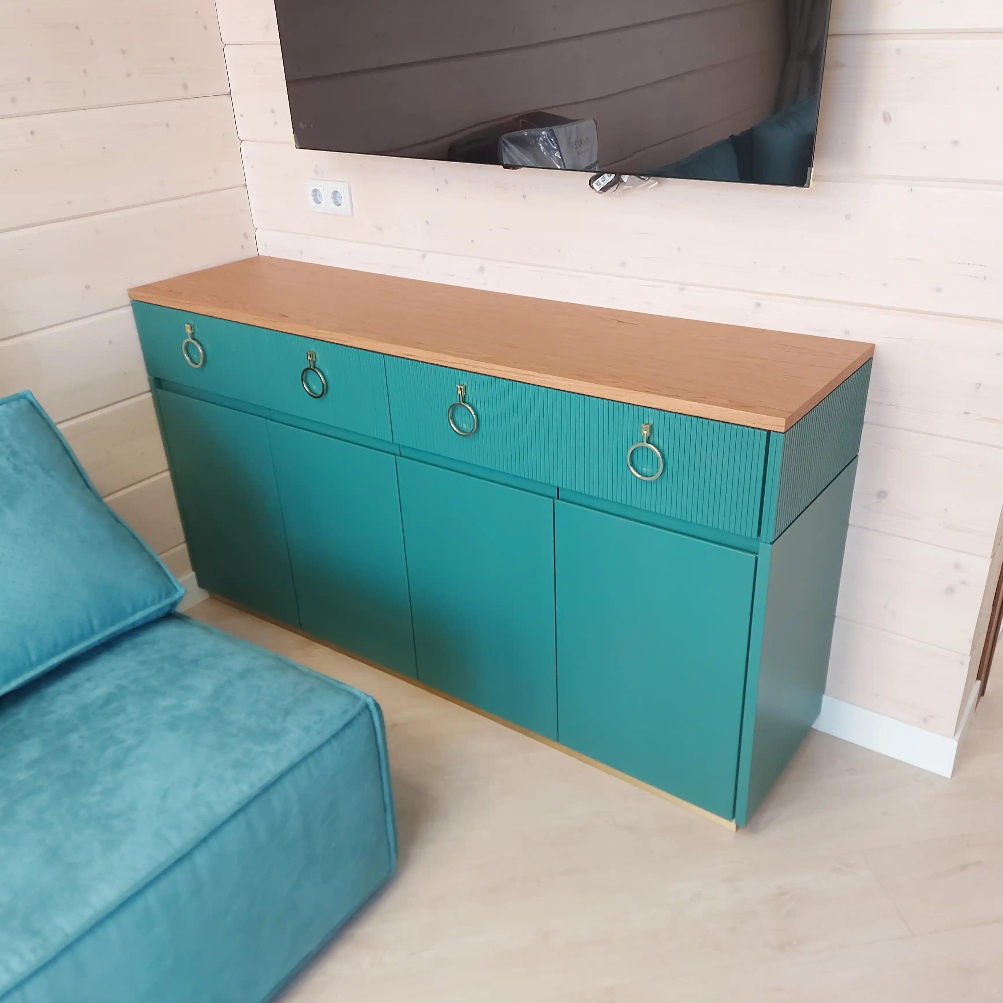 Прекрасная работа в сосновом бору