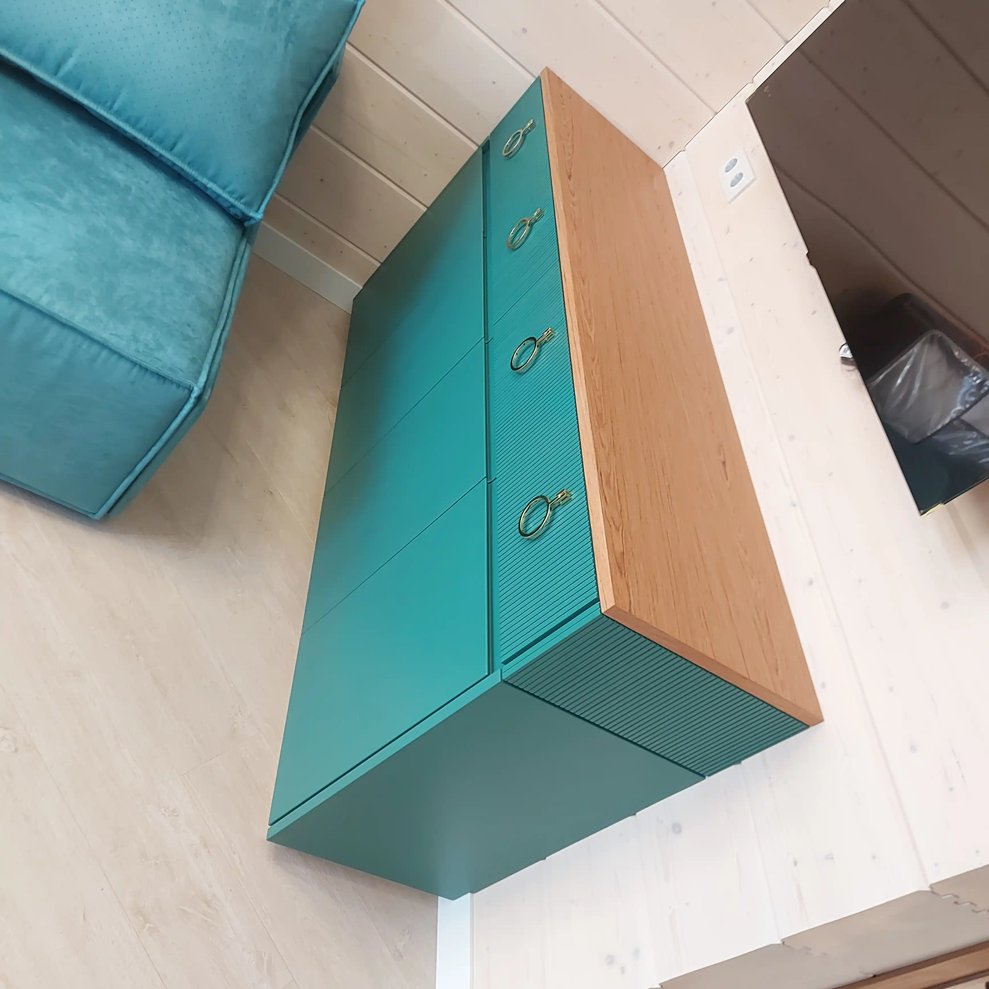 Прекрасная работа в сосновом бору