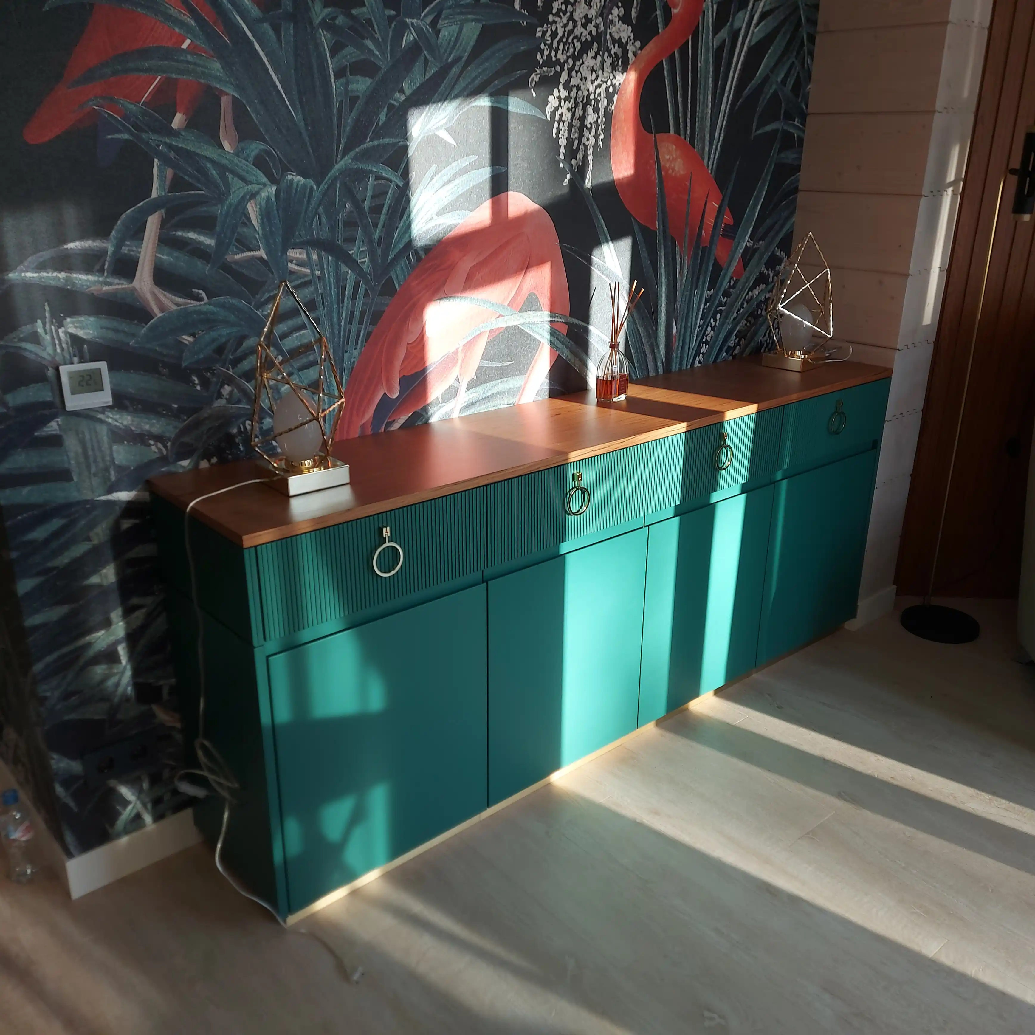 Прекрасная работа в сосновом бору