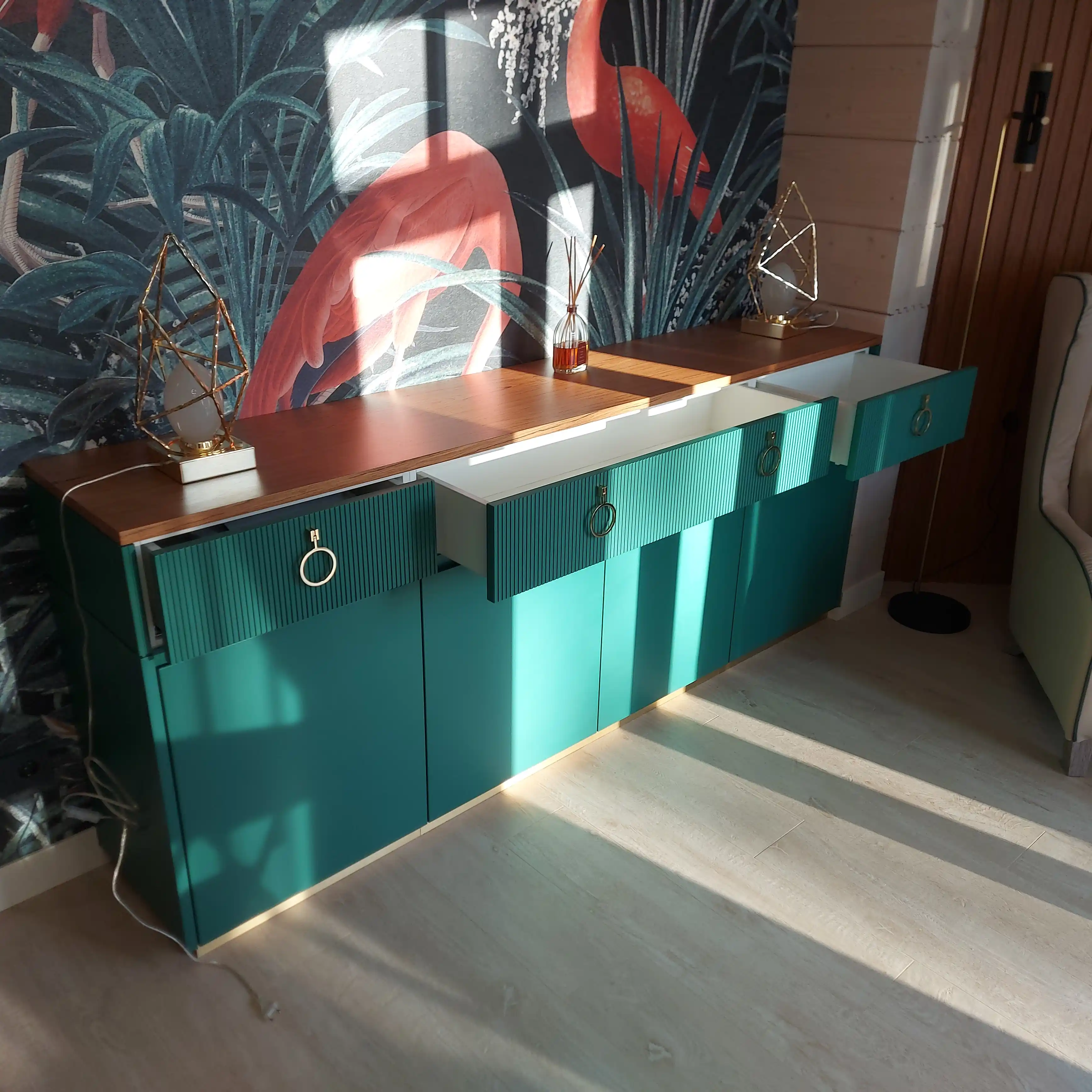 Прекрасная работа в сосновом бору